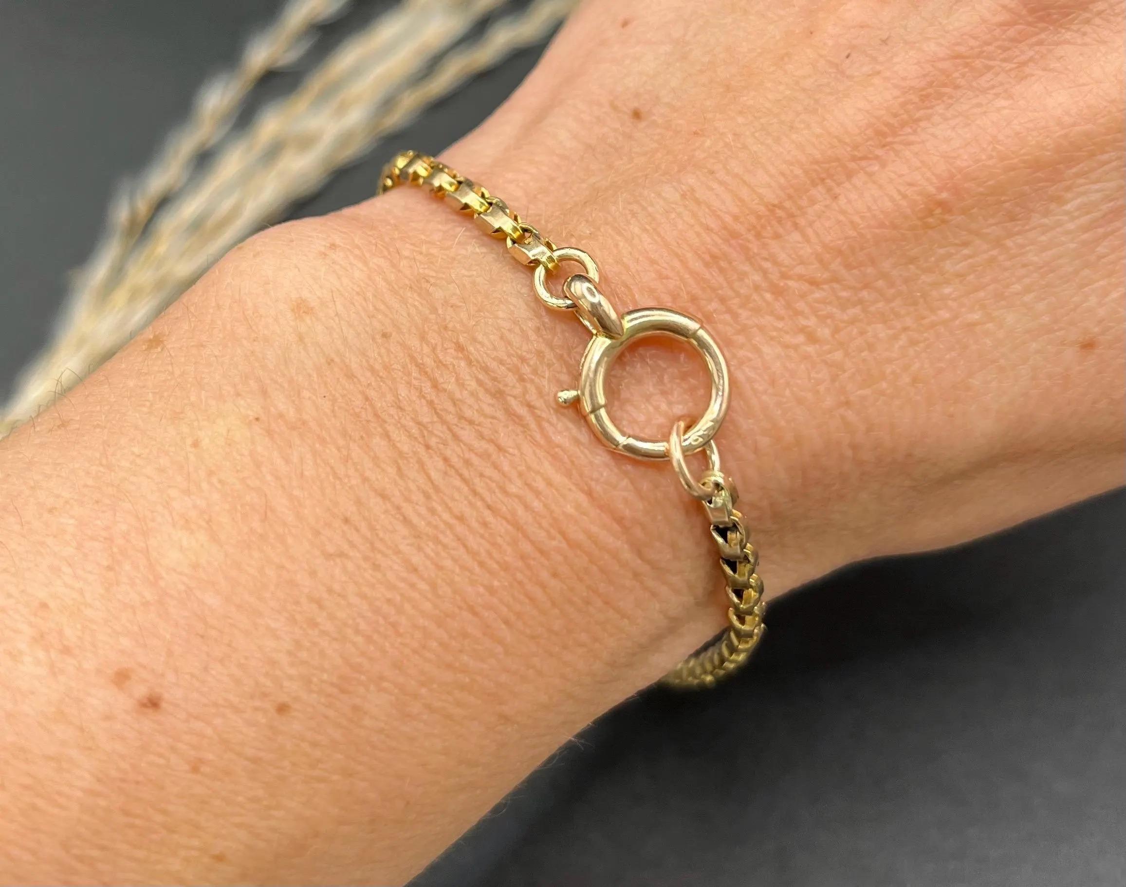 Antikes Fancy Link-Armband 

9-Karat-Gold 

CIRCA 1900

Dieses elegante edwardianische Armband ist aus 9 Karat Gold gefertigt und verfügt über einen sicheren Bolzenringverschluss.

Dieses Armband ist eine wunderbare Wahl, wenn Sie Ihre