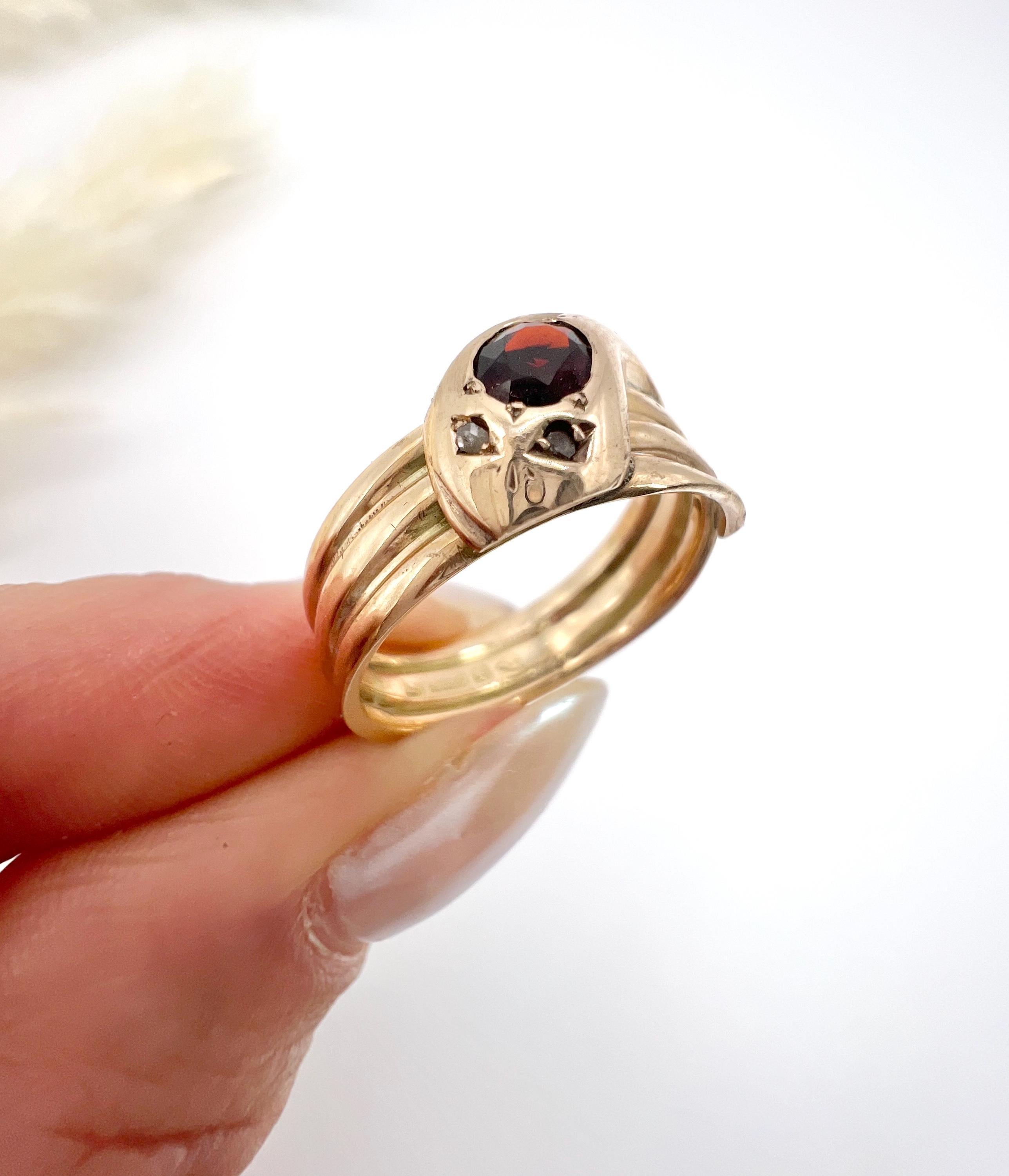 Antique 9ct Yellow Gold, Edwardian Garnet Snake Ring, Hallmarked Chester 1906 For Sale 5