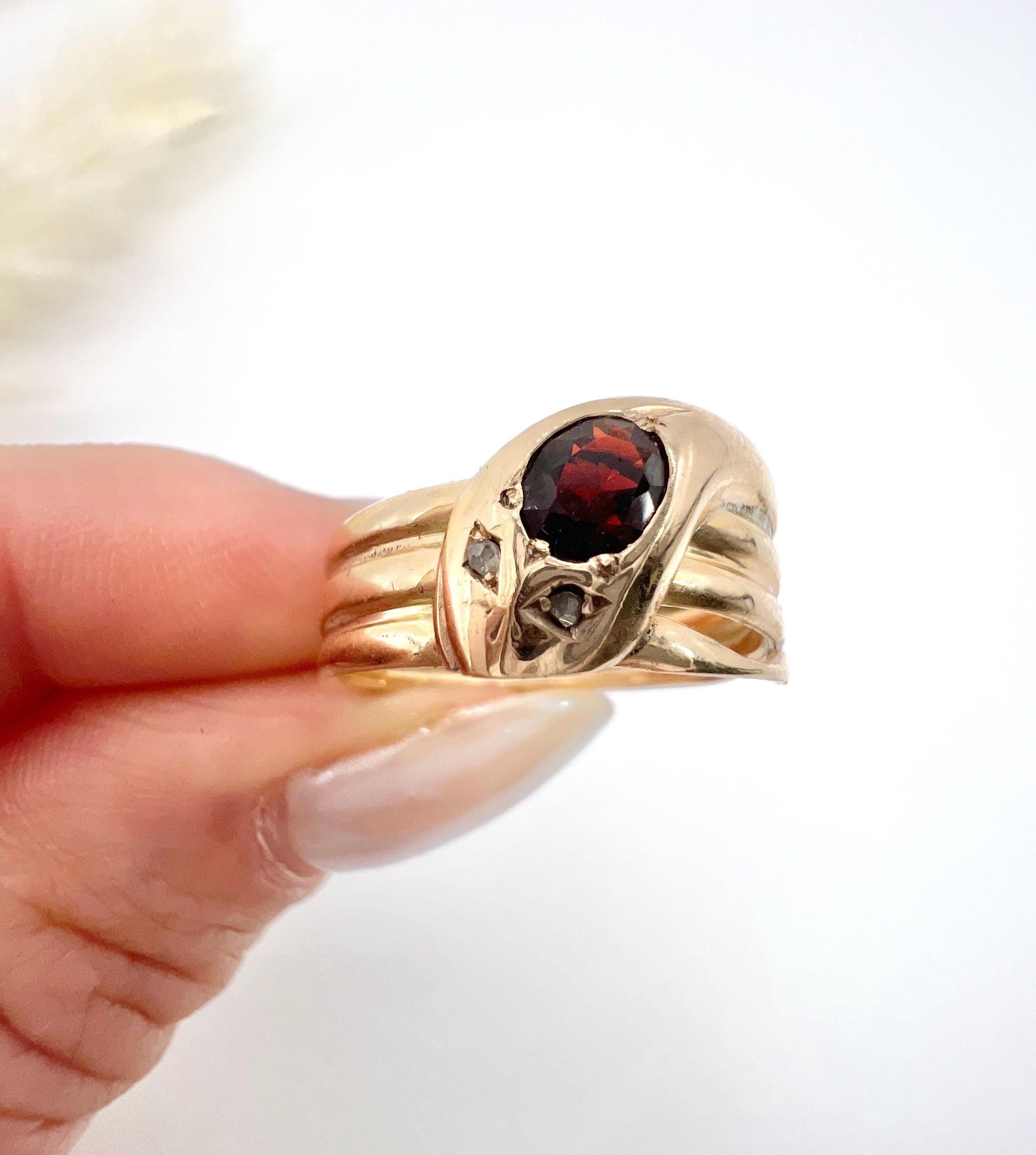 Antique 9ct Yellow Gold, Edwardian Garnet Snake Ring, Hallmarked Chester 1906 For Sale 6