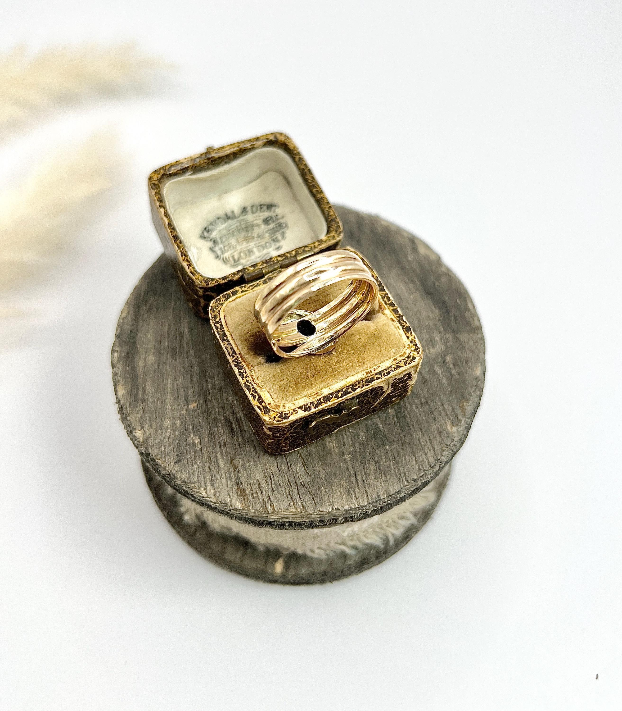 Oval Cut Antique 9ct Yellow Gold, Edwardian Garnet Snake Ring, Hallmarked Chester 1906 For Sale