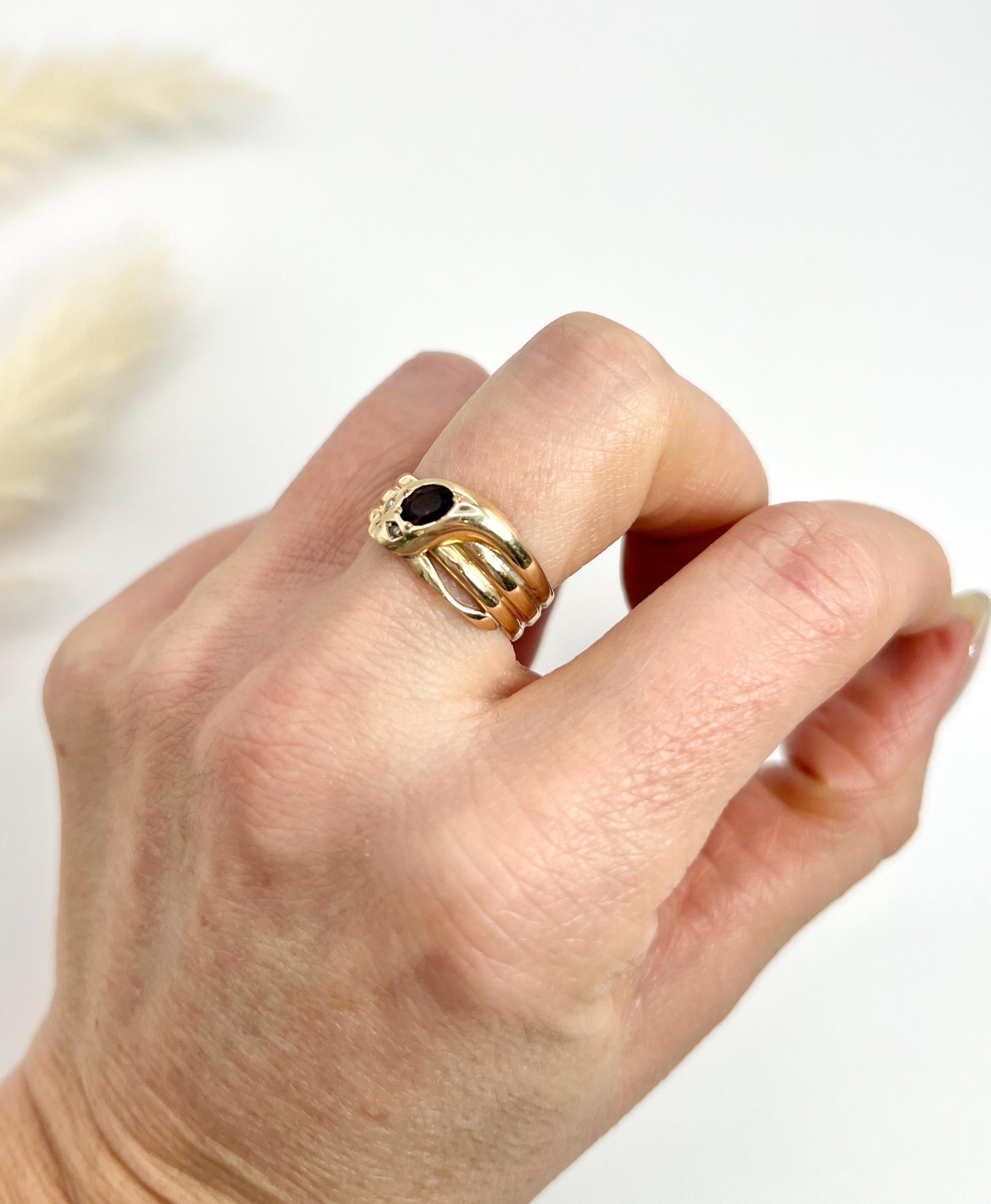 Antique 9ct Yellow Gold, Edwardian Garnet Snake Ring, Hallmarked Chester 1906 For Sale 1