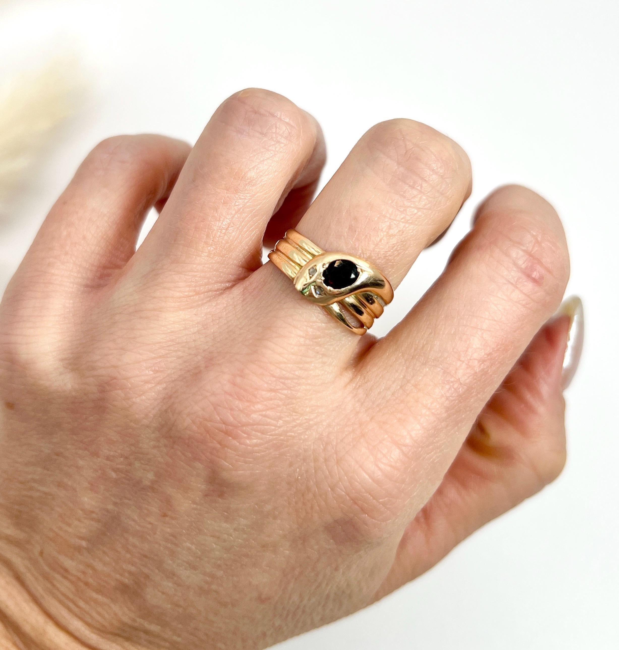 Antique 9ct Yellow Gold, Edwardian Garnet Snake Ring, Hallmarked Chester 1906 For Sale 2
