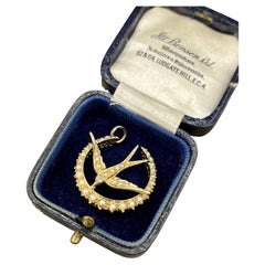 Pendentif ancien en or jaune 9ct, Edwardien, croissant de lune avec perles et hirondelle