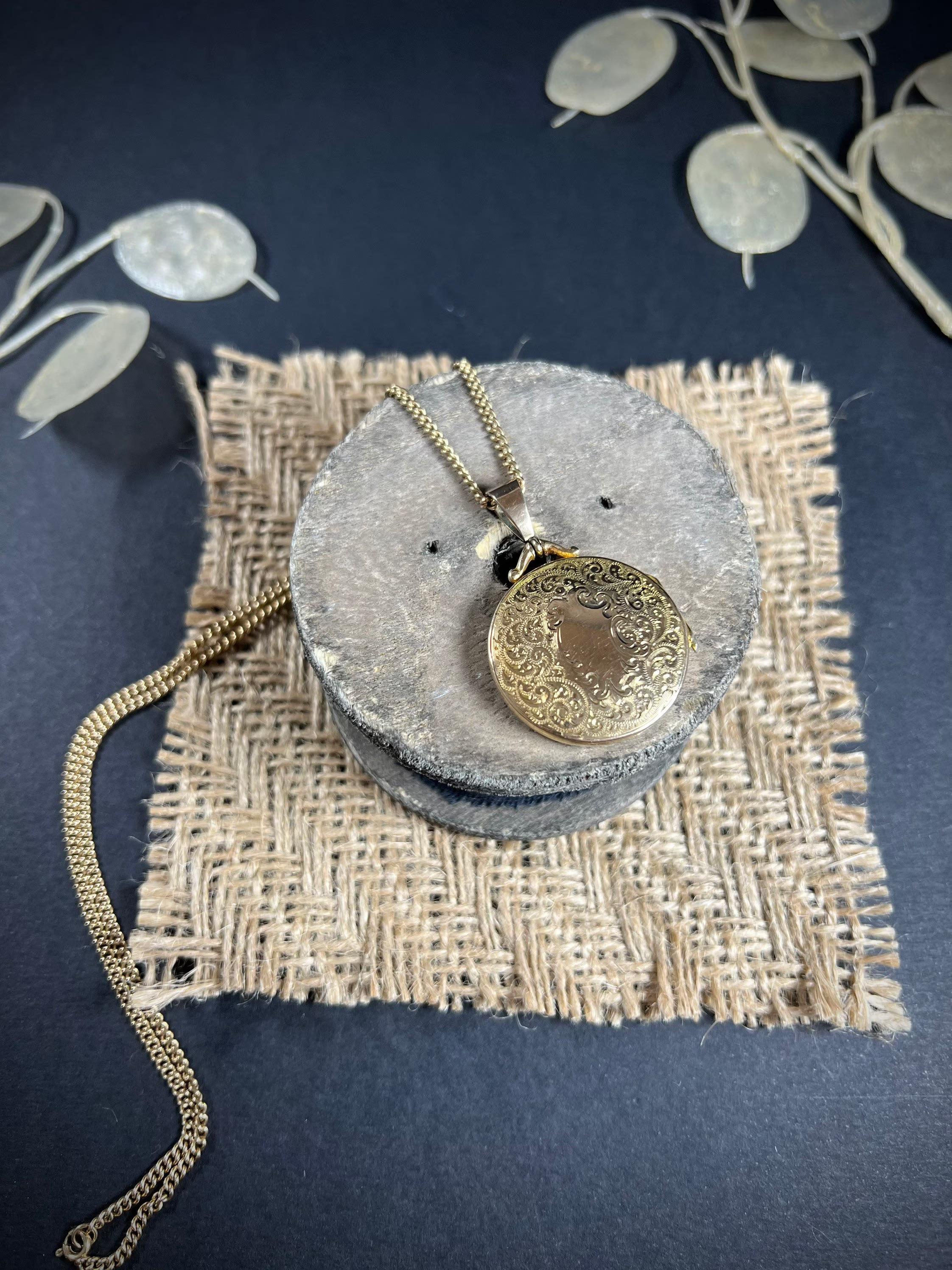 Médaillon rond édouardien ancien en or jaune 9ct en vente 5