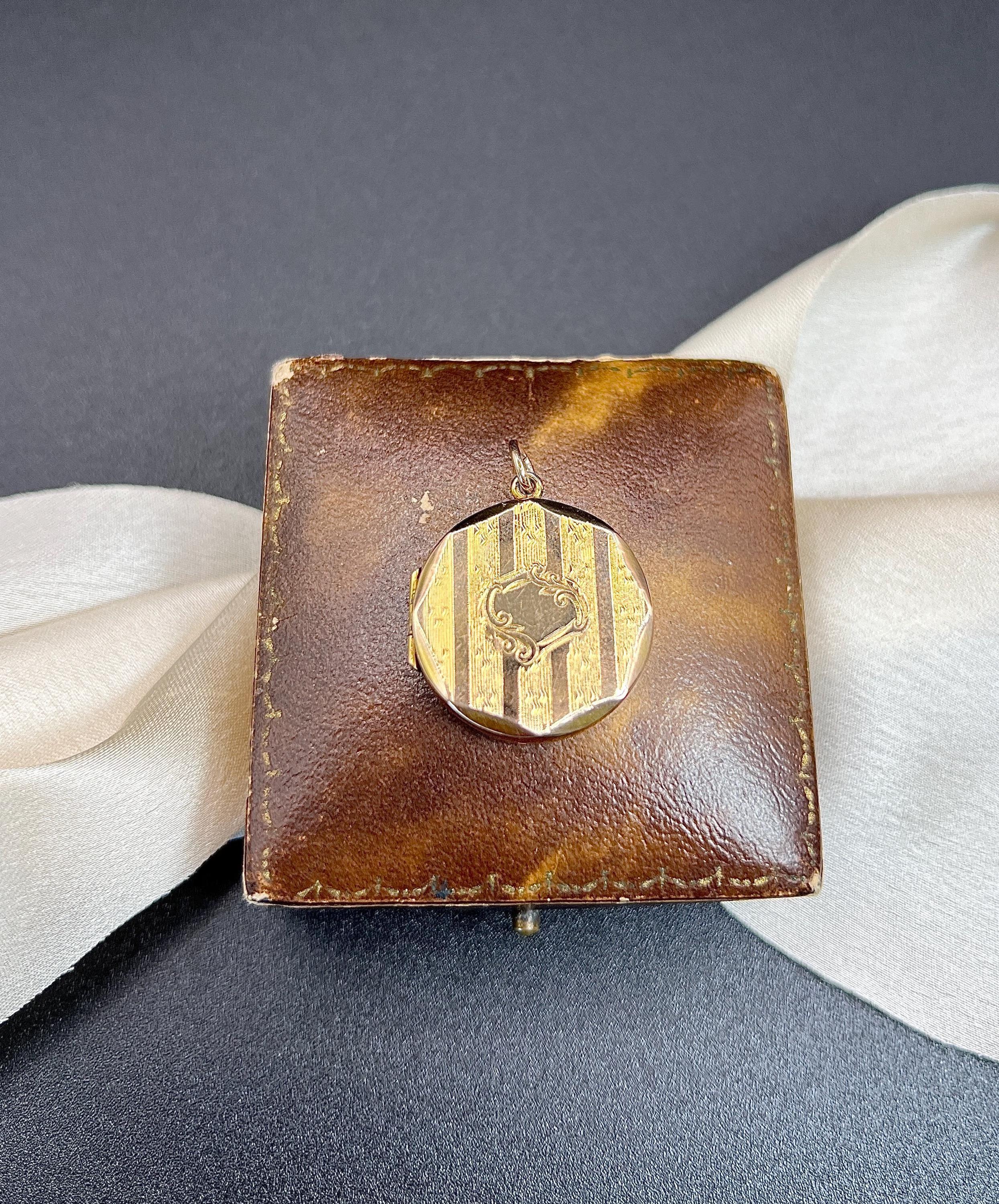 Antique médaillon octogonal édouardien rayé en or jaune 9 carats en vente 5