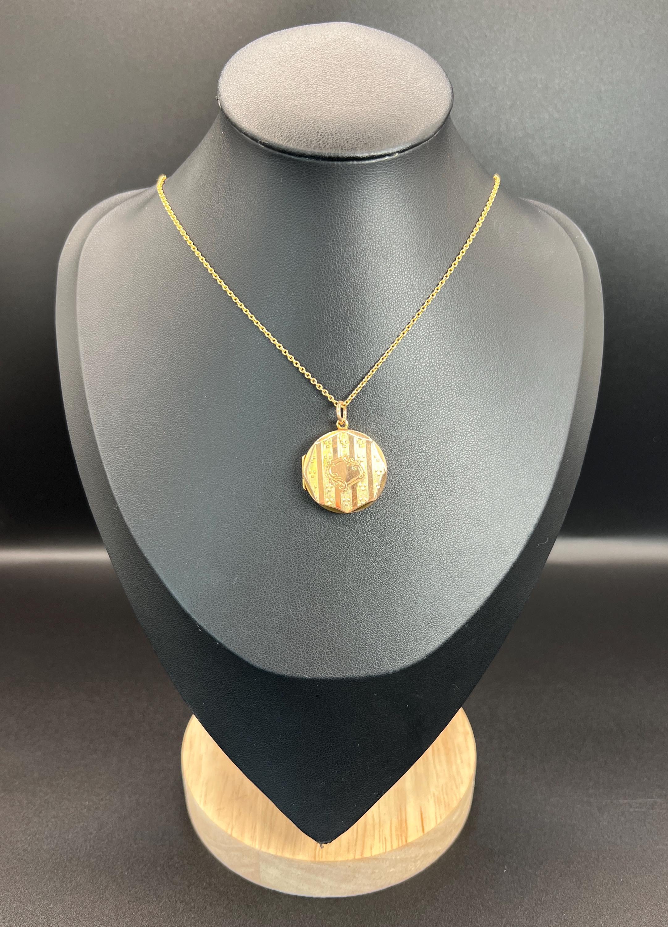 Édouardien Antique médaillon octogonal édouardien rayé en or jaune 9 carats en vente