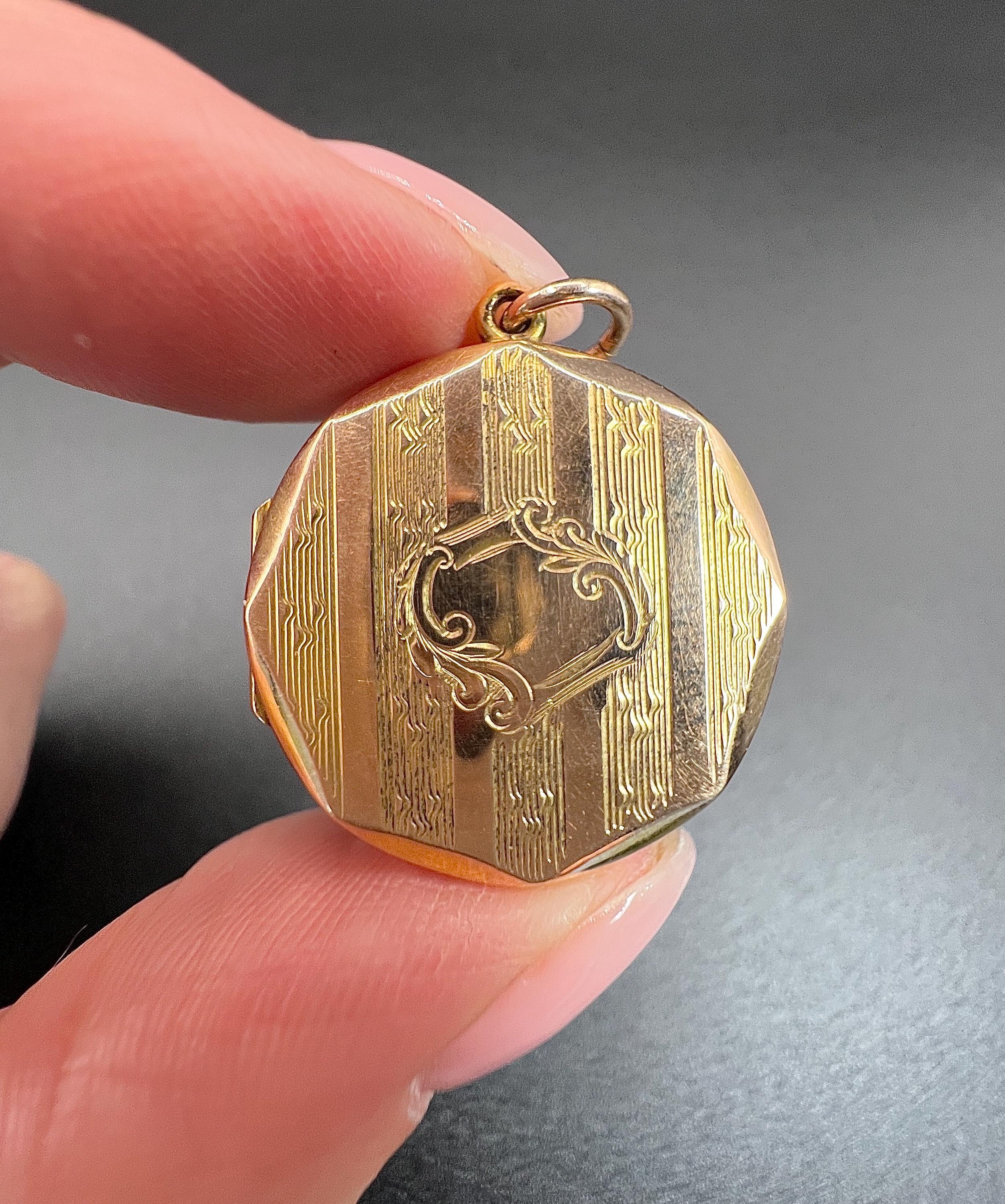 Antique médaillon octogonal édouardien rayé en or jaune 9 carats en vente 3