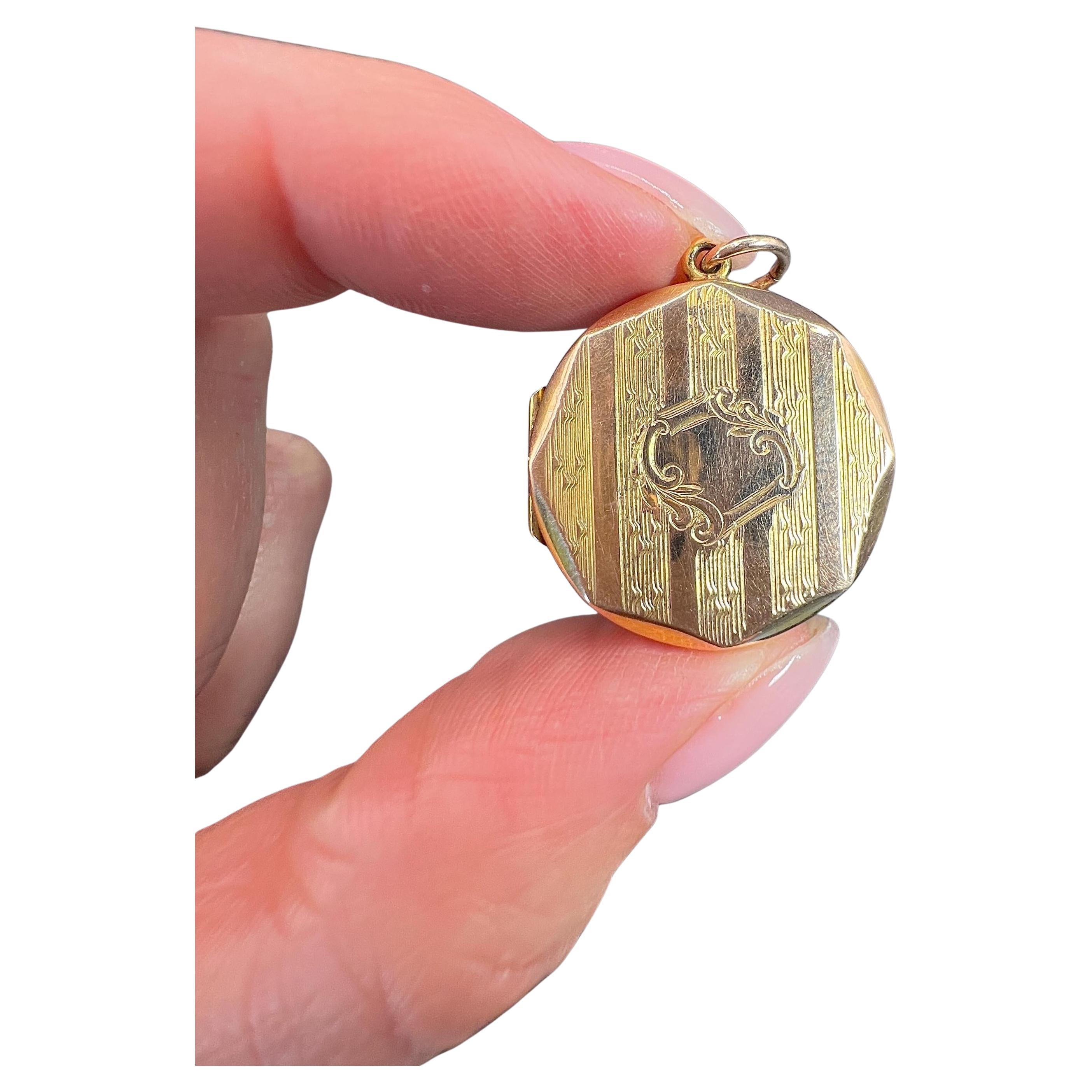 Antique 9ct Yellow Gold, Edwardian Striped Octagonal Shaped Locket
