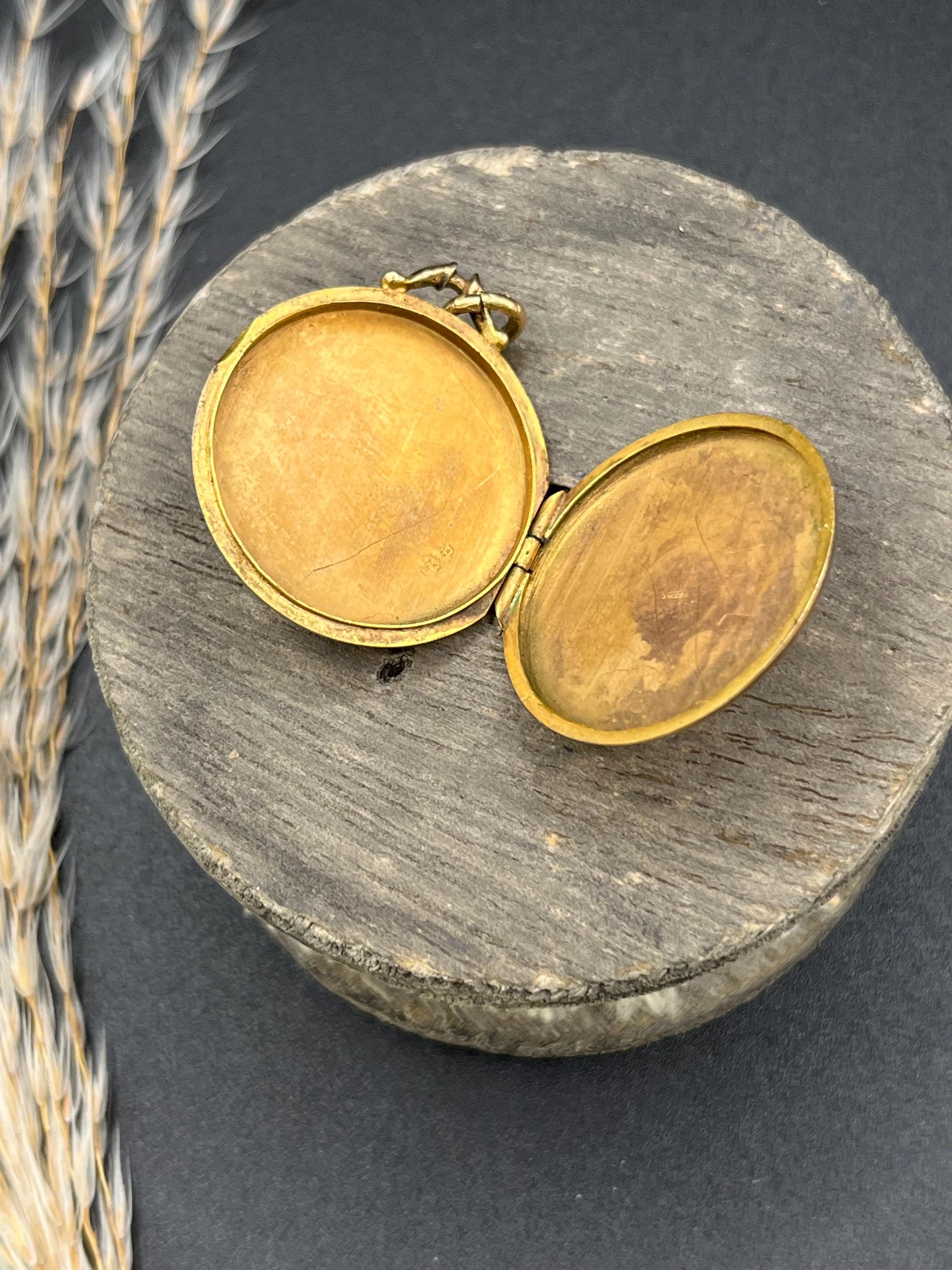 Antico medaglione rotondo inciso in oro giallo 9ct, con marchio Birmingham 1915 in vendita 7