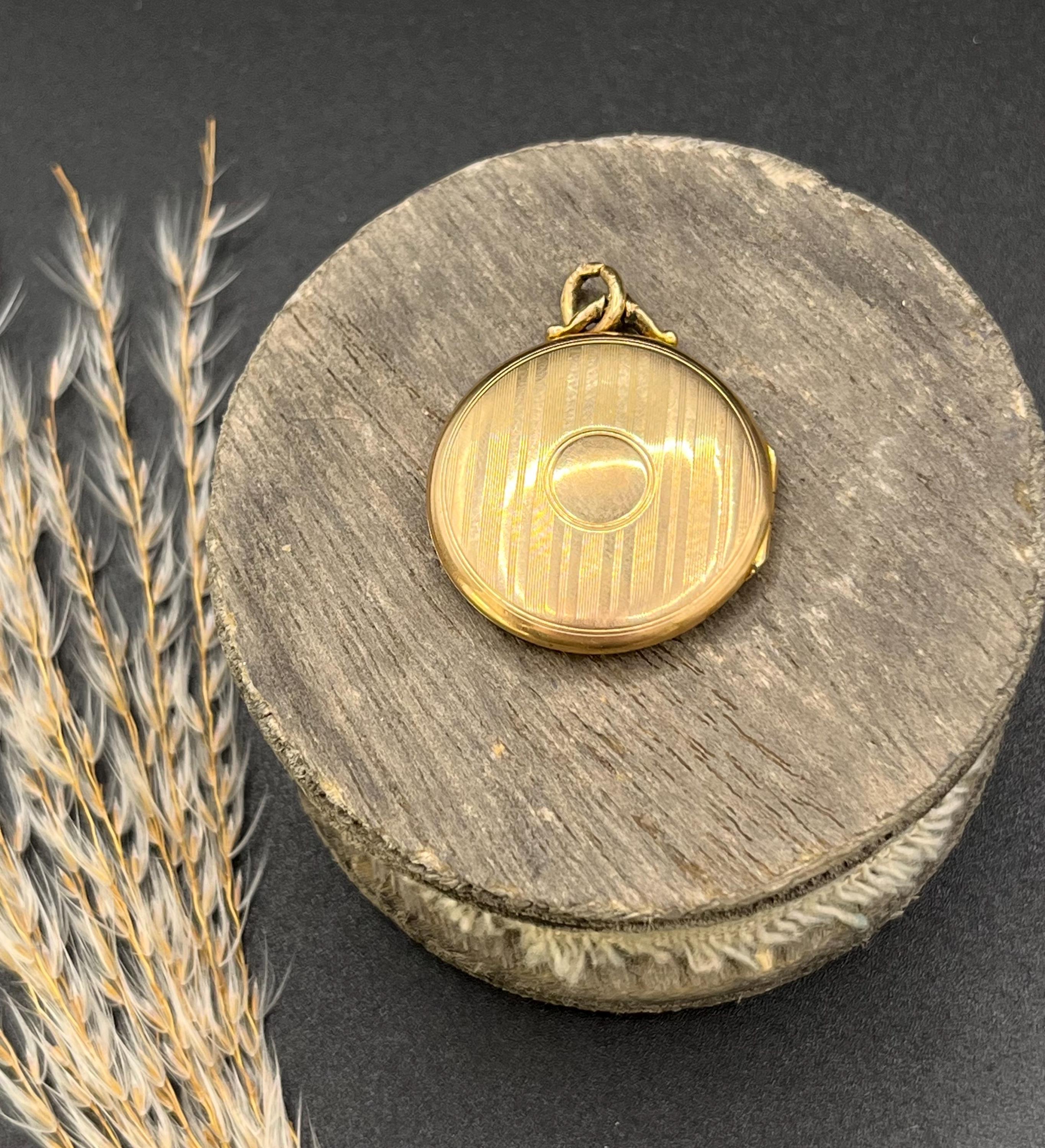 da uomo o donna Antico medaglione rotondo inciso in oro giallo 9ct, con marchio Birmingham 1915 in vendita