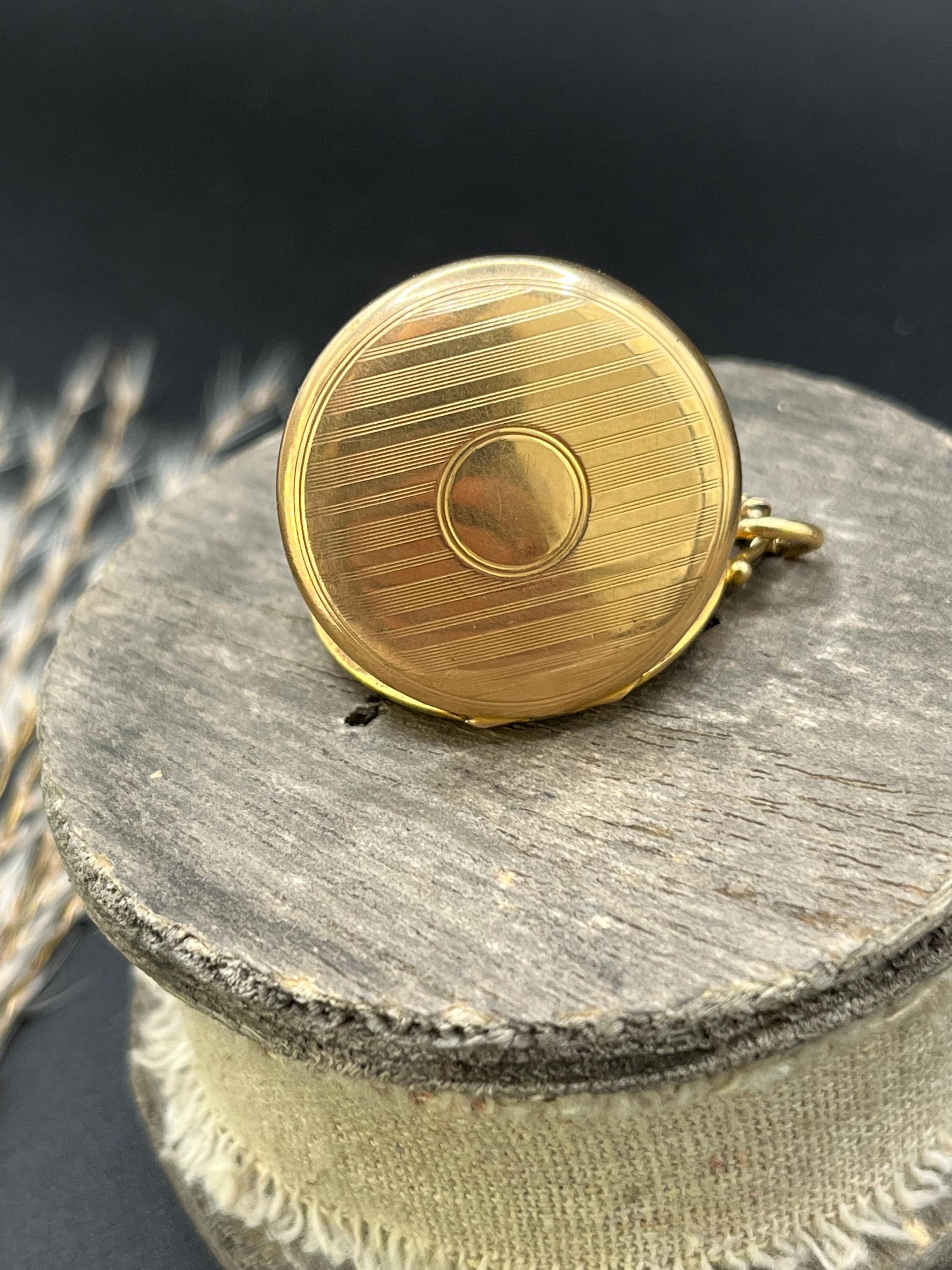 Antico medaglione rotondo inciso in oro giallo 9ct, con marchio Birmingham 1915 in vendita 5