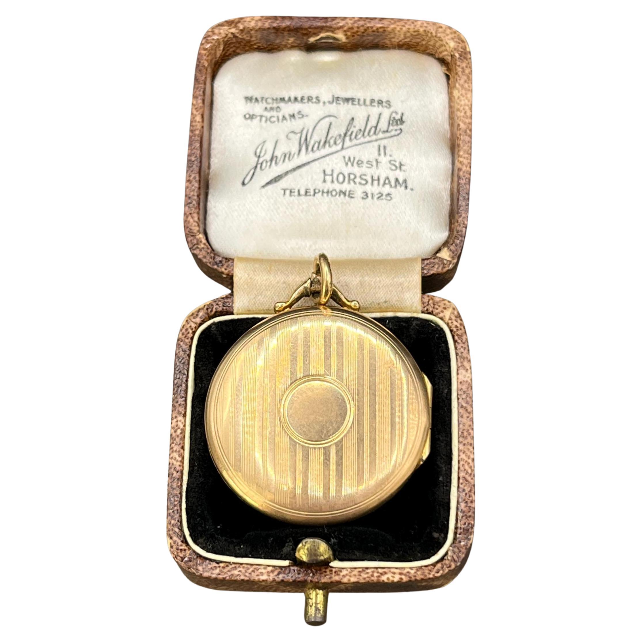 Antico medaglione rotondo inciso in oro giallo 9ct, con marchio Birmingham 1915