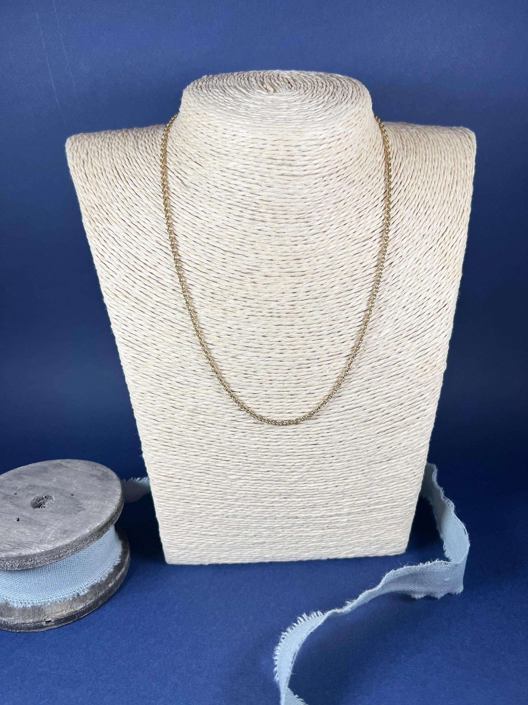 Chaîne à maillons ancienne en or jaune 9 carats en vente 1