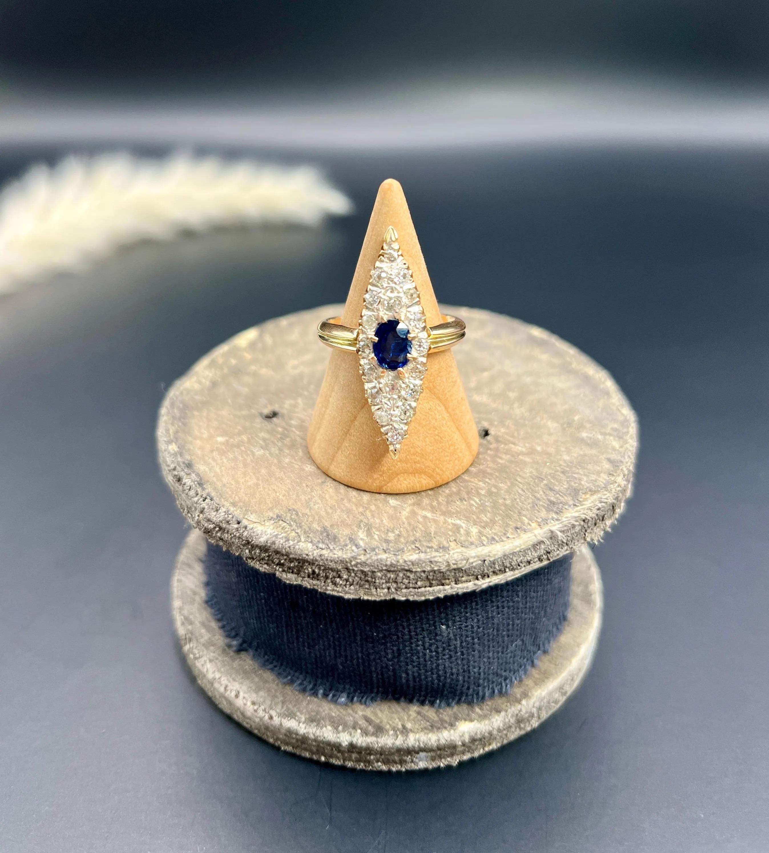Antique 9ct Yellow Gold, Victorian Natural Sapphire & Diamond Marquise Ring In Good Condition For Sale In Brighton, GB