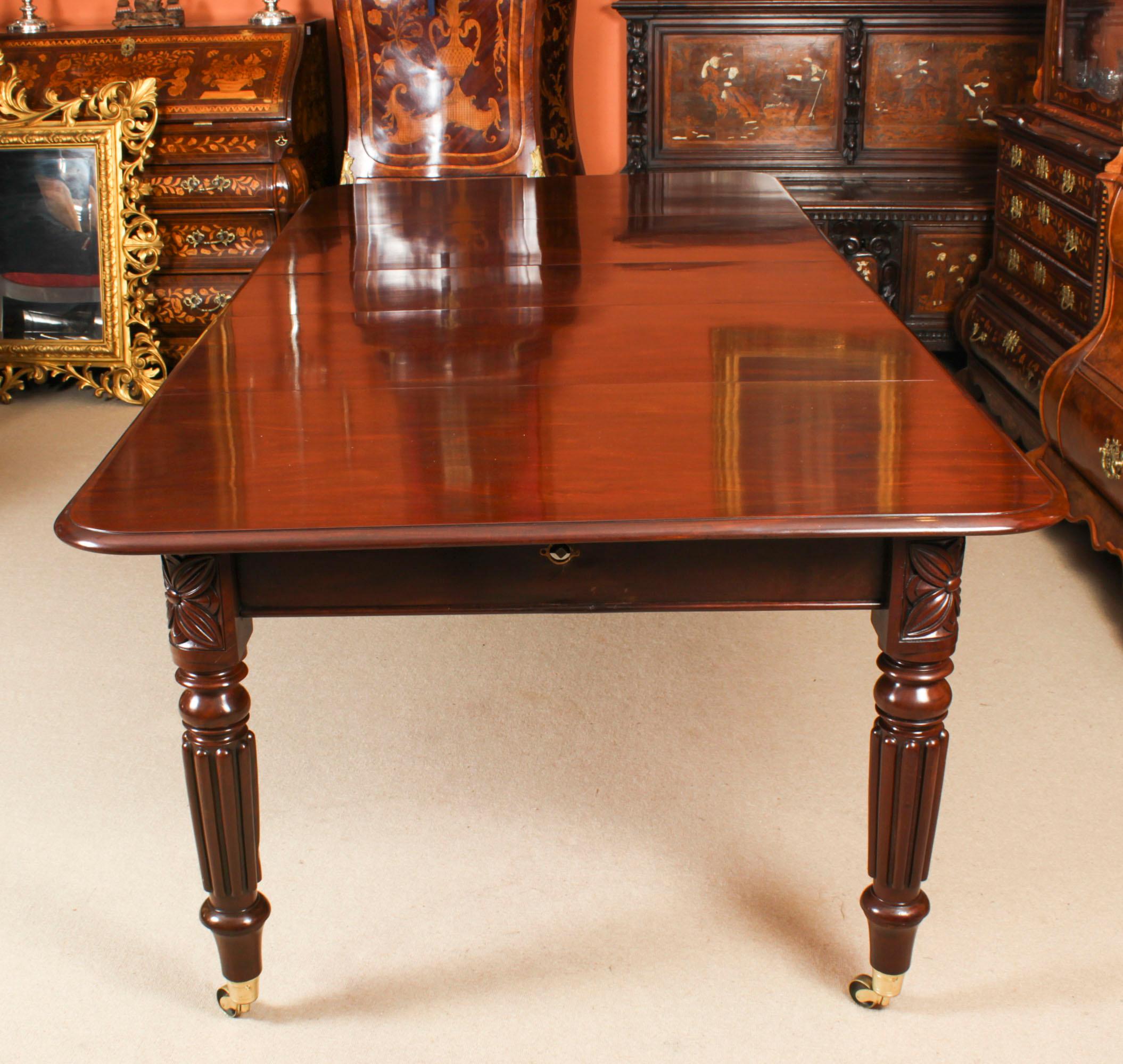 Antique Regency Flame Mahogany Extending Dining Table, 19th Century 5