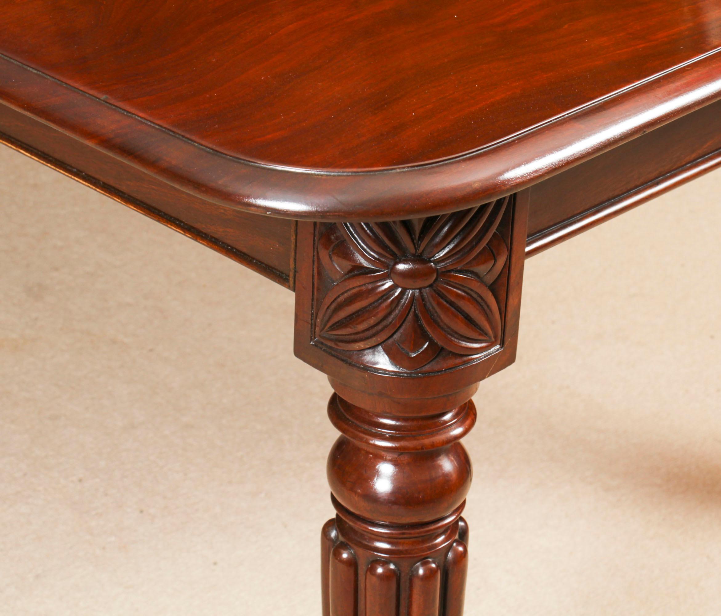 Antique Regency Flame Mahogany Extending Dining Table, 19th Century 7