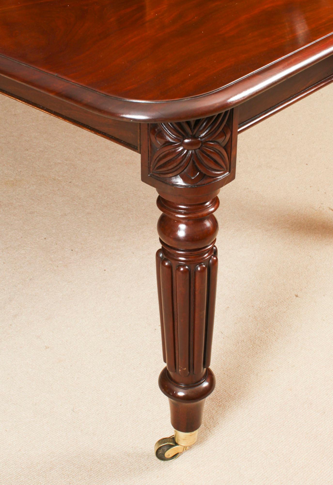 Antique Regency Flame Mahogany Extending Dining Table, 19th Century 12