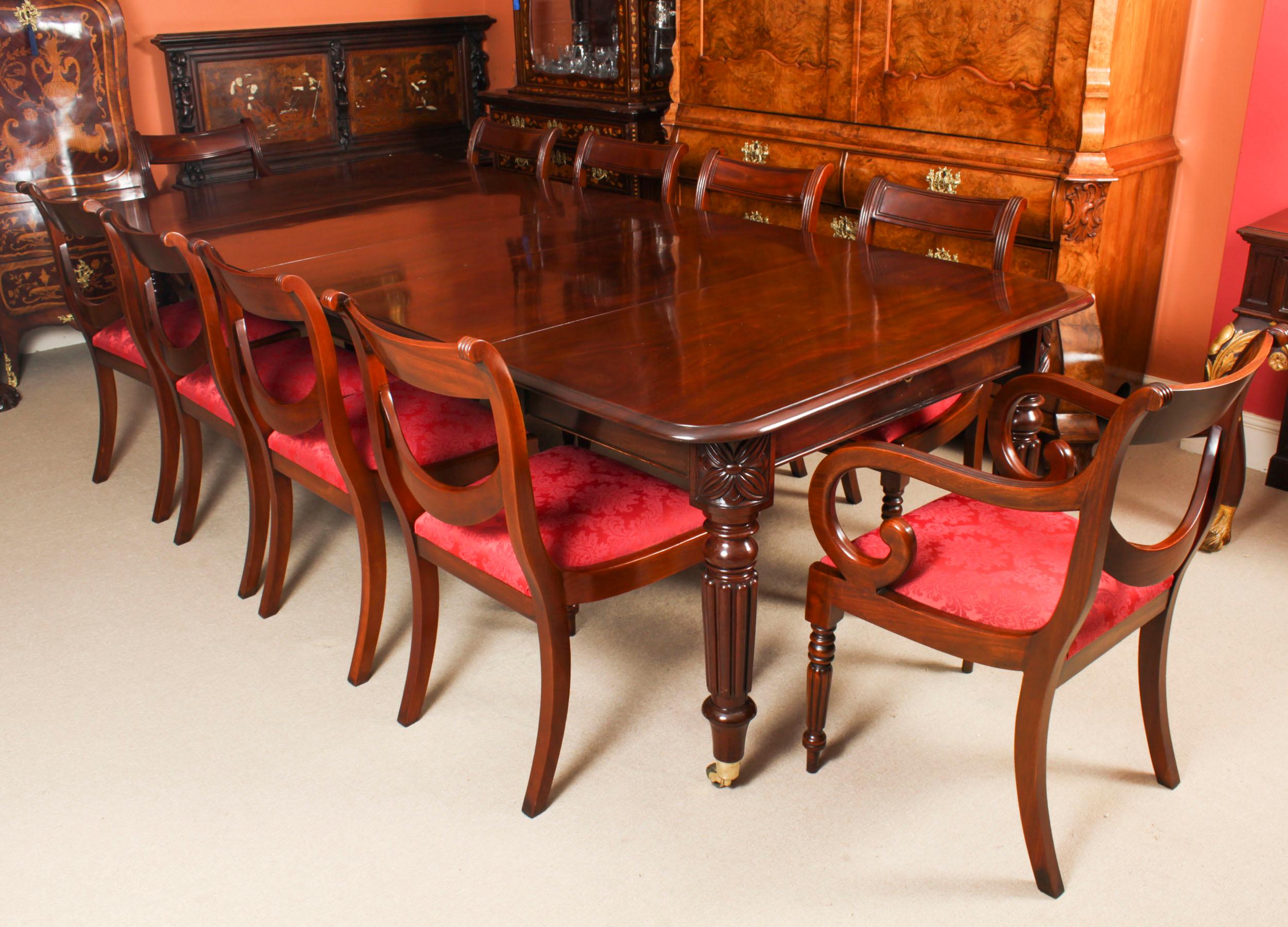 A very rare opportunity to own an antique English Regency dining room table, in the manner of Gillows, and circa 1820 in date.
 
The table is made of beautiful solid flame mahogany, this can be seen in the photos of the top with it's fabulous