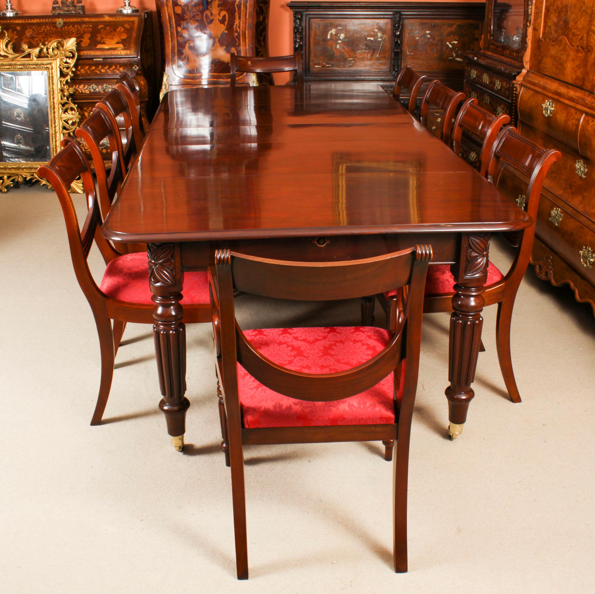 English Antique Regency Flame Mahogany Extending Dining Table, 19th Century
