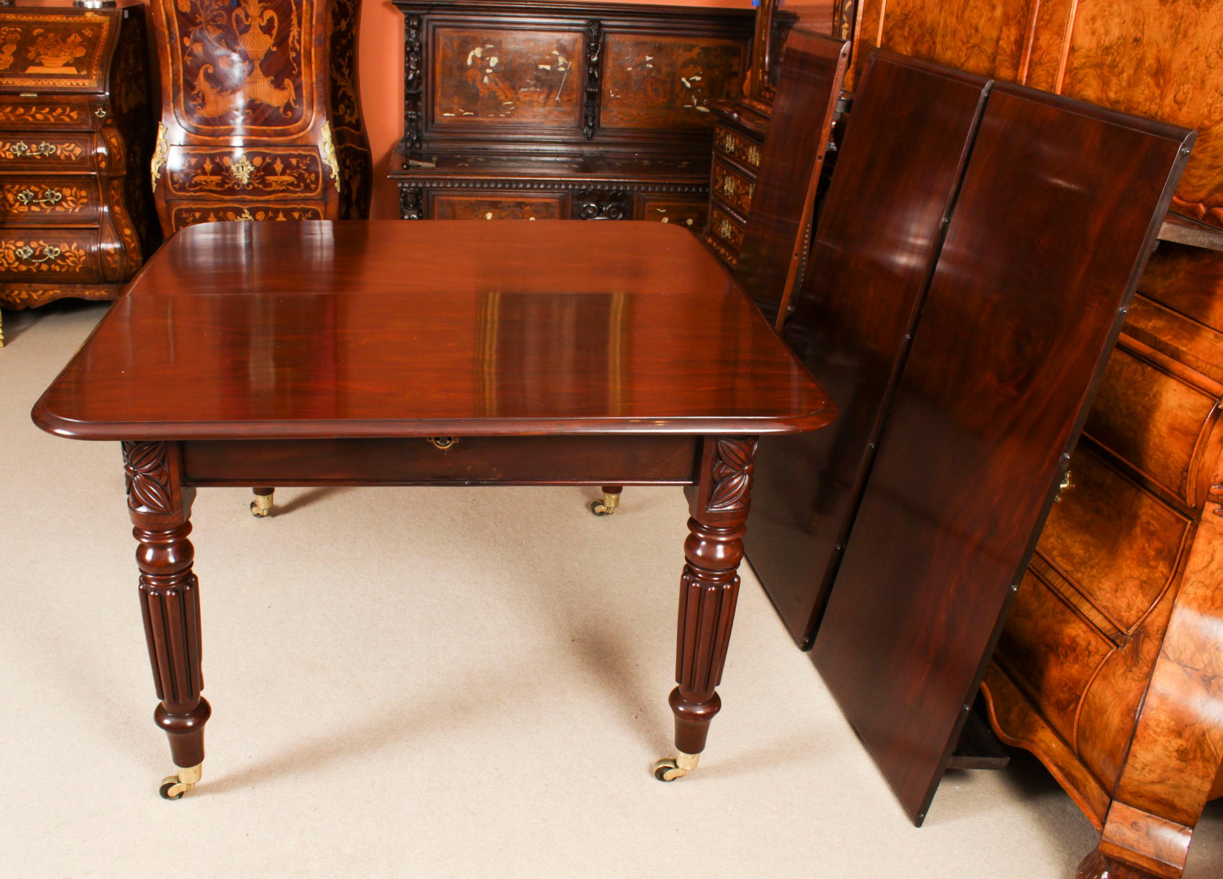 Antique Regency Flame Mahogany Extending Dining Table, 19th Century 2