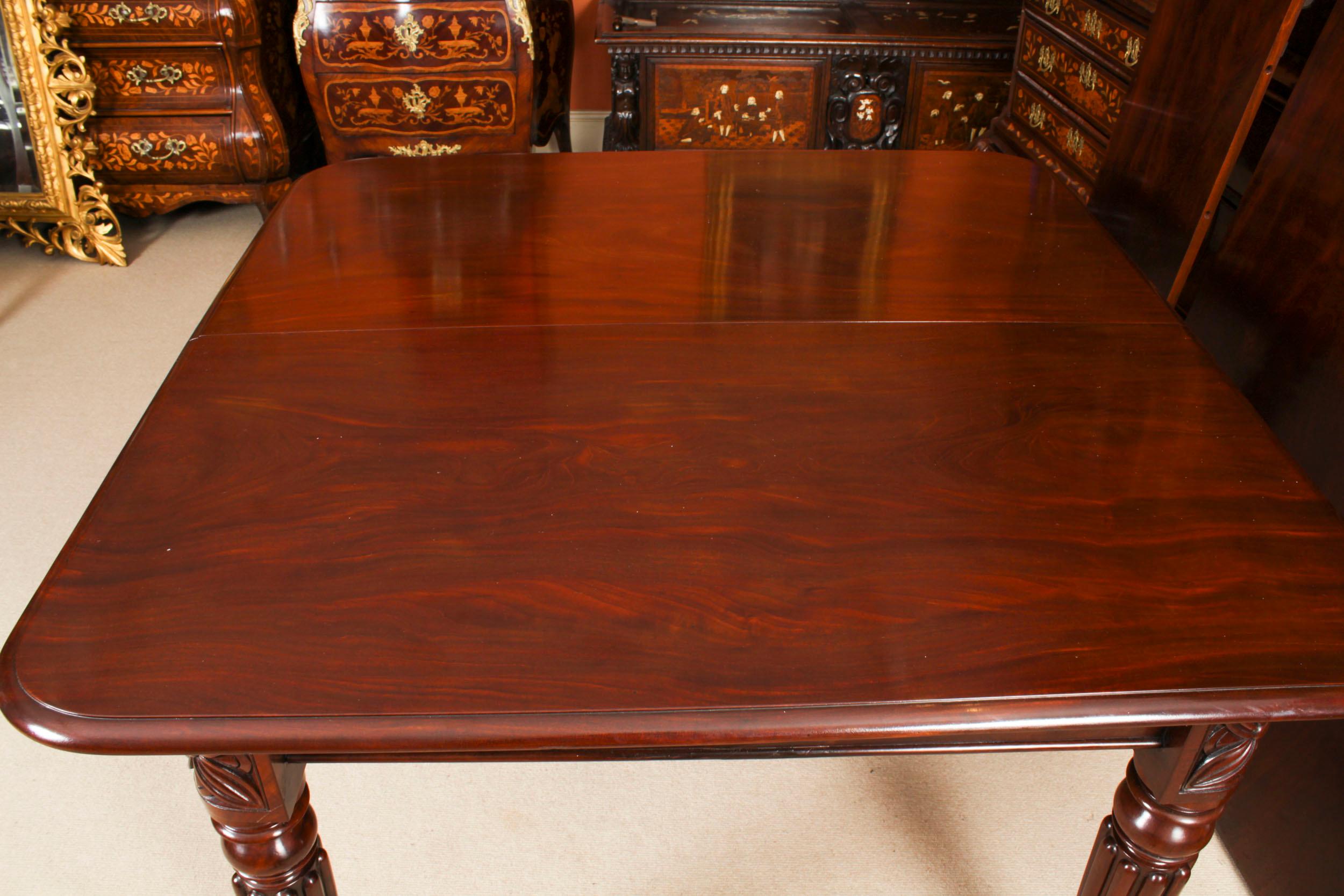 Antique Regency Flame Mahogany Extending Dining Table, 19th Century 3