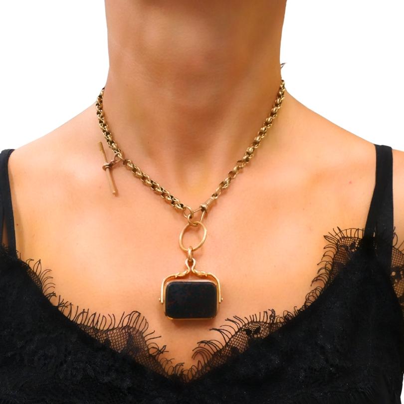 Antica collana a catena Albert Gold 9k con ciondolo di agata e pietra sanguigna In condizioni buone in vendita a Beverly Hills, CA