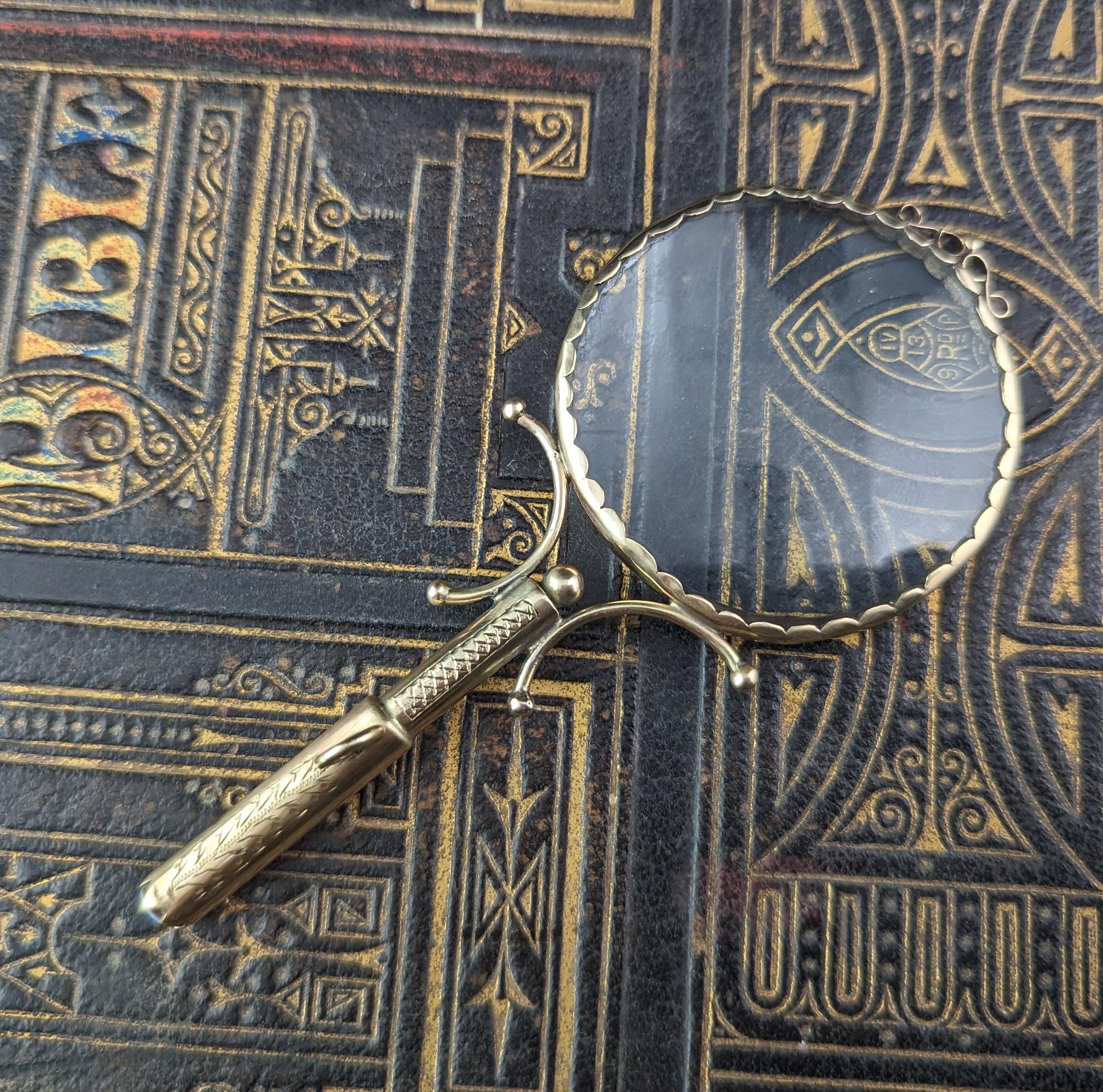 Antique 9k gold and Opal magnifying glass pendant, Victorian  For Sale 4