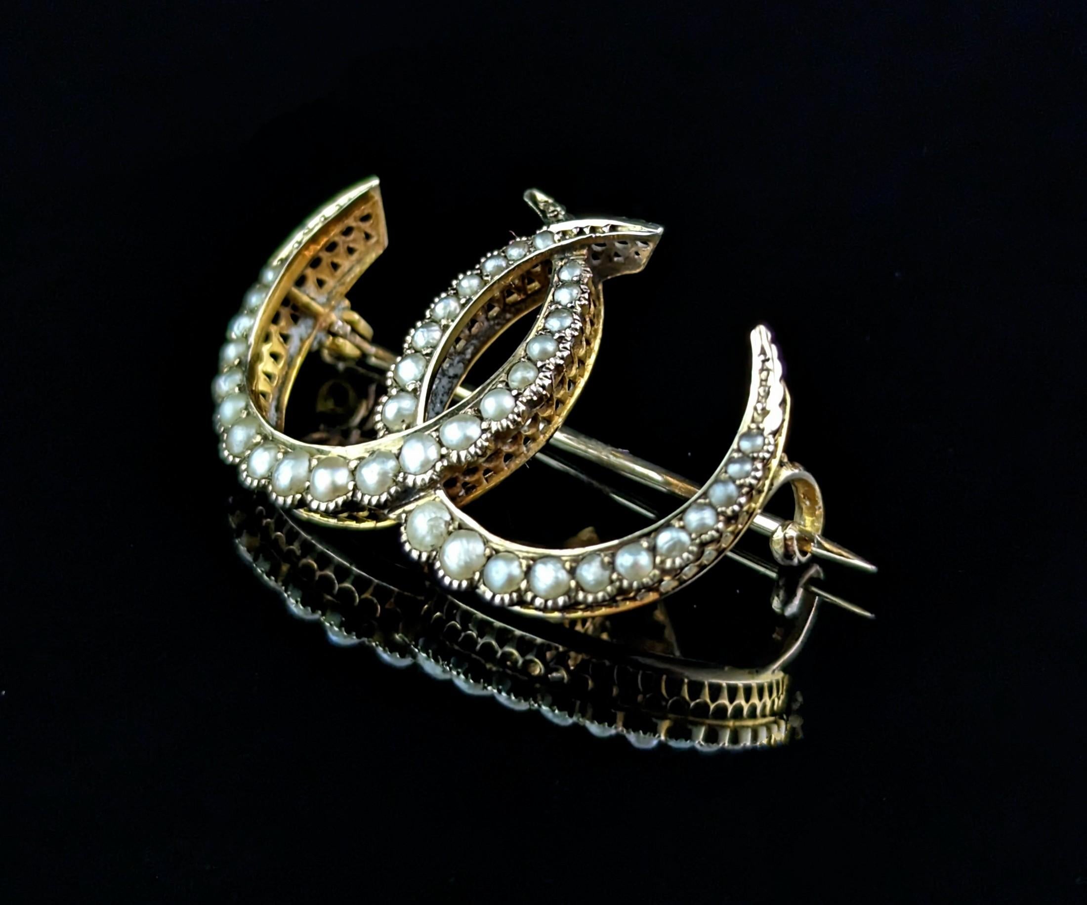 A gorgeous antique, late Victorian, 9ct gold and pearl double crescent brooch.

Beautiful closed crescents in 9ct yellow gold, set with creamy pearls that graduate from the ends to centre.

Crescent moons were a popular motif in Victorian jewellery,