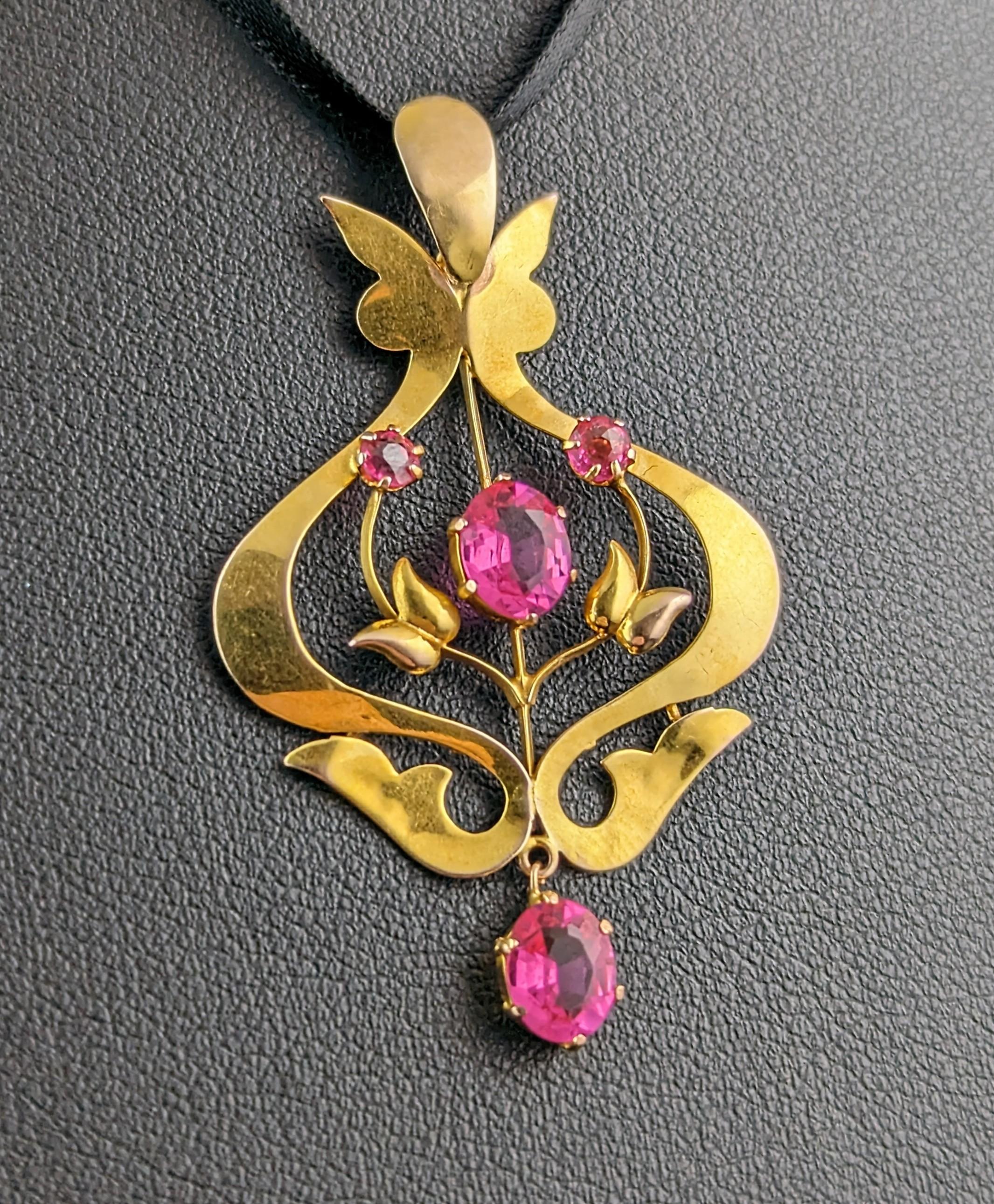 Antique 9k gold and Pink paste pendant, Art Nouveau  In Good Condition For Sale In NEWARK, GB