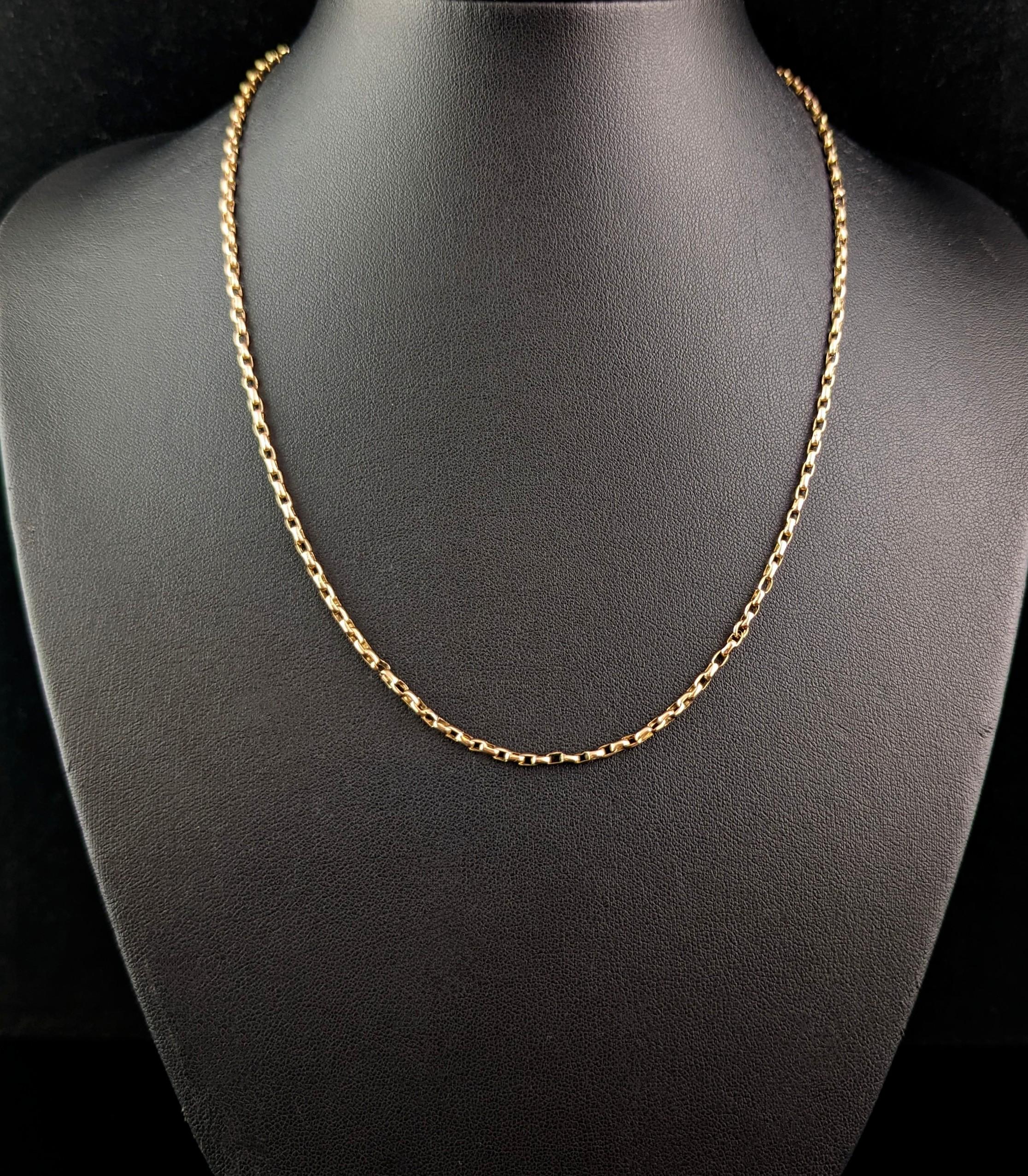 An antique gold chain is such an important staple for all jewellery collections, this gorgeous antique 9ct gold squared belcher link chain is perfect for the job.

Rectangular style belcher links in a rich 9ct yellow gold in a nice wearable