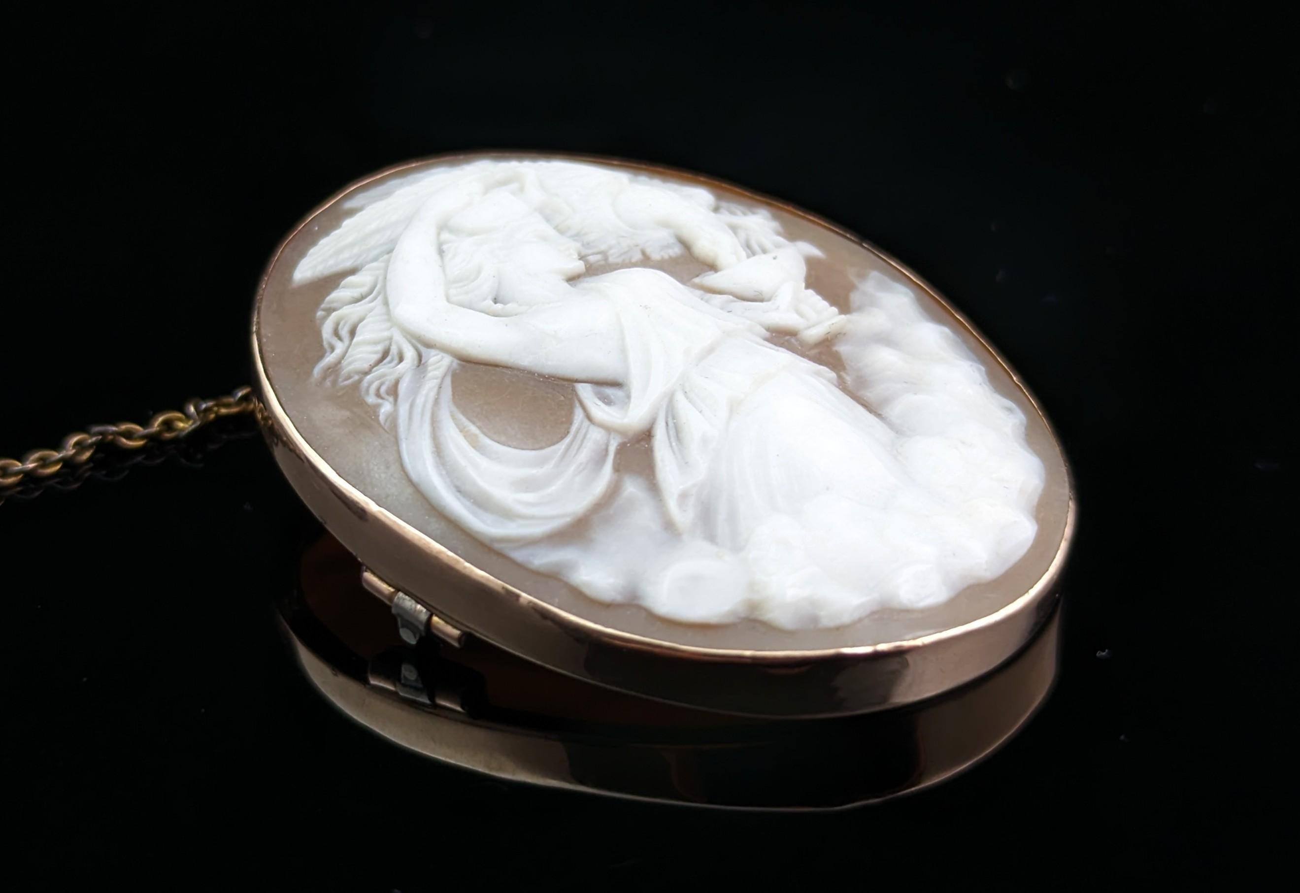 Women's Antique 9k gold Cameo brooch, Hebe and the eagle Zeus 