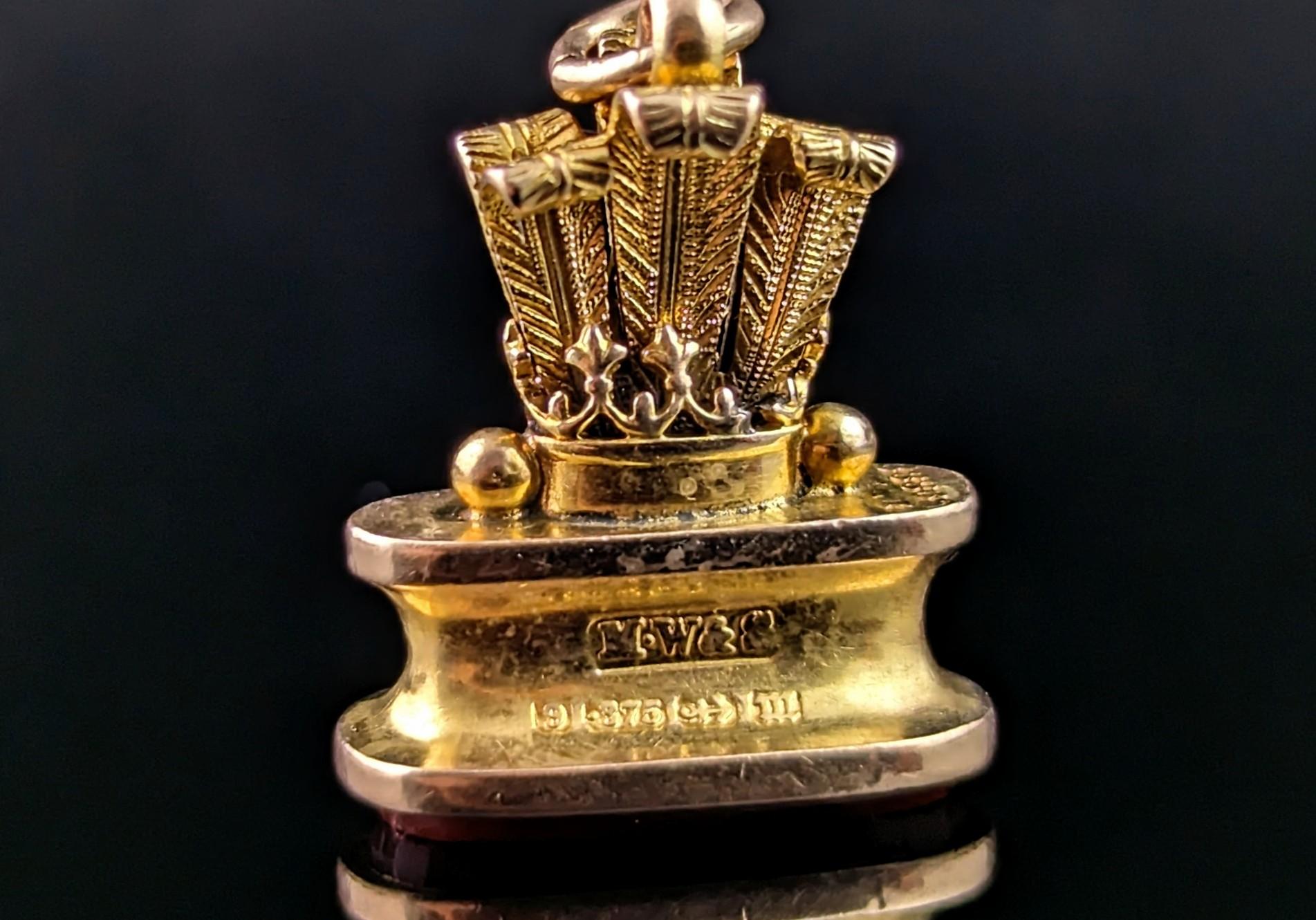 Antiker Anhänger mit Karneol-Siegel aus 9 Karat Gold, Prince of Wales-Federn  5