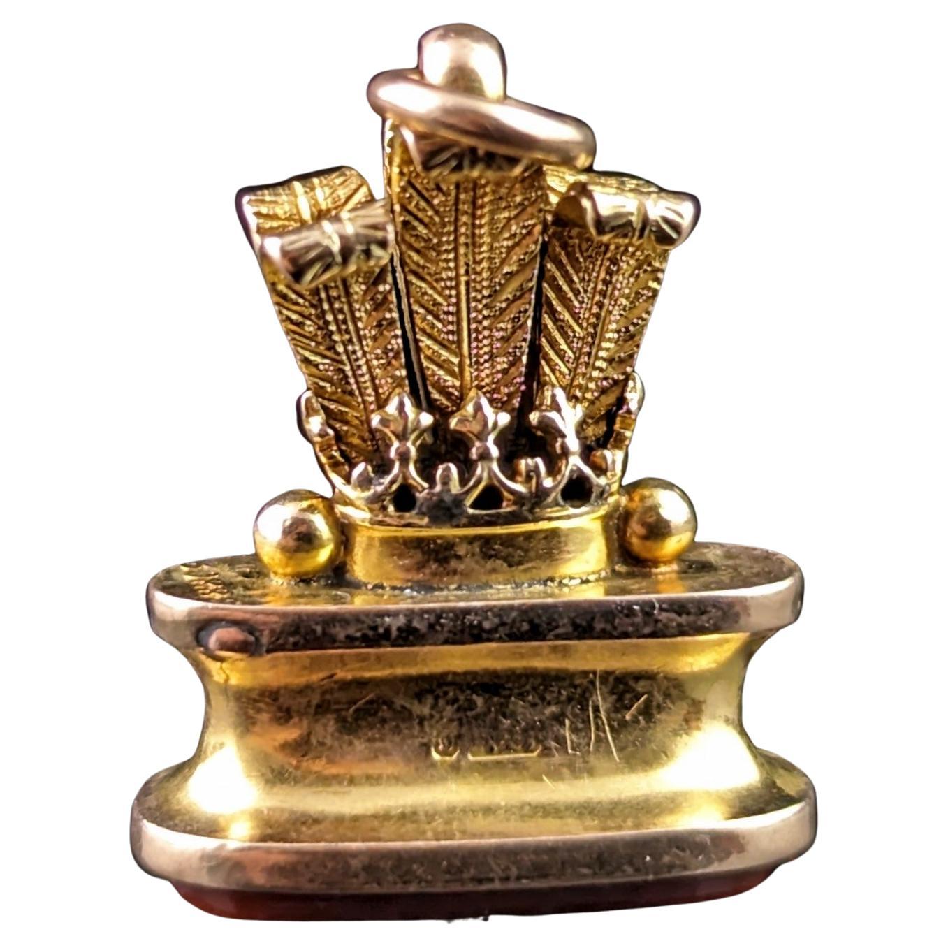 Antiker Anhänger mit Karneol-Siegel aus 9 Karat Gold, Prince of Wales-Federn 