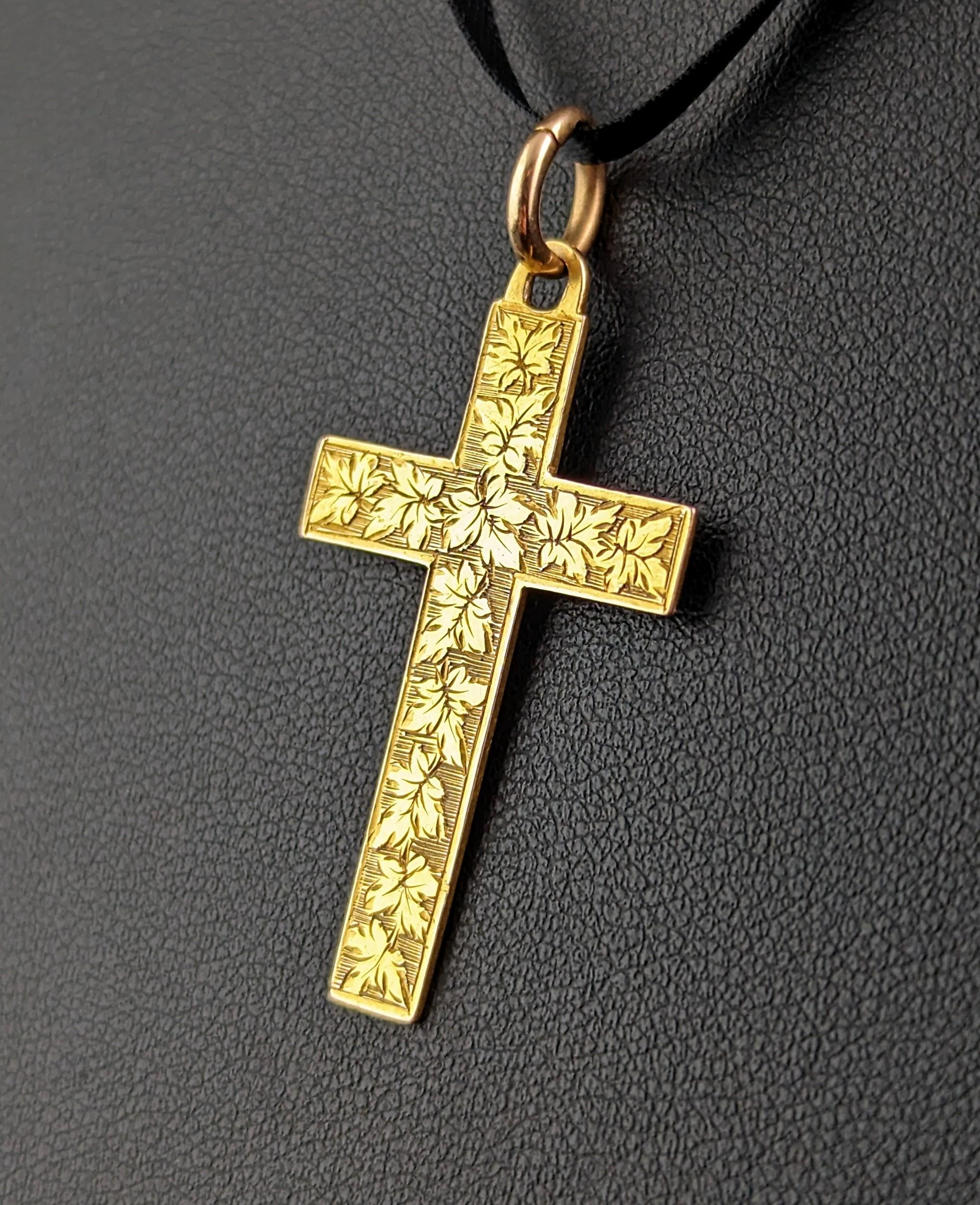 Antique 9k gold cross pendant, Victorian, engraved  For Sale 1