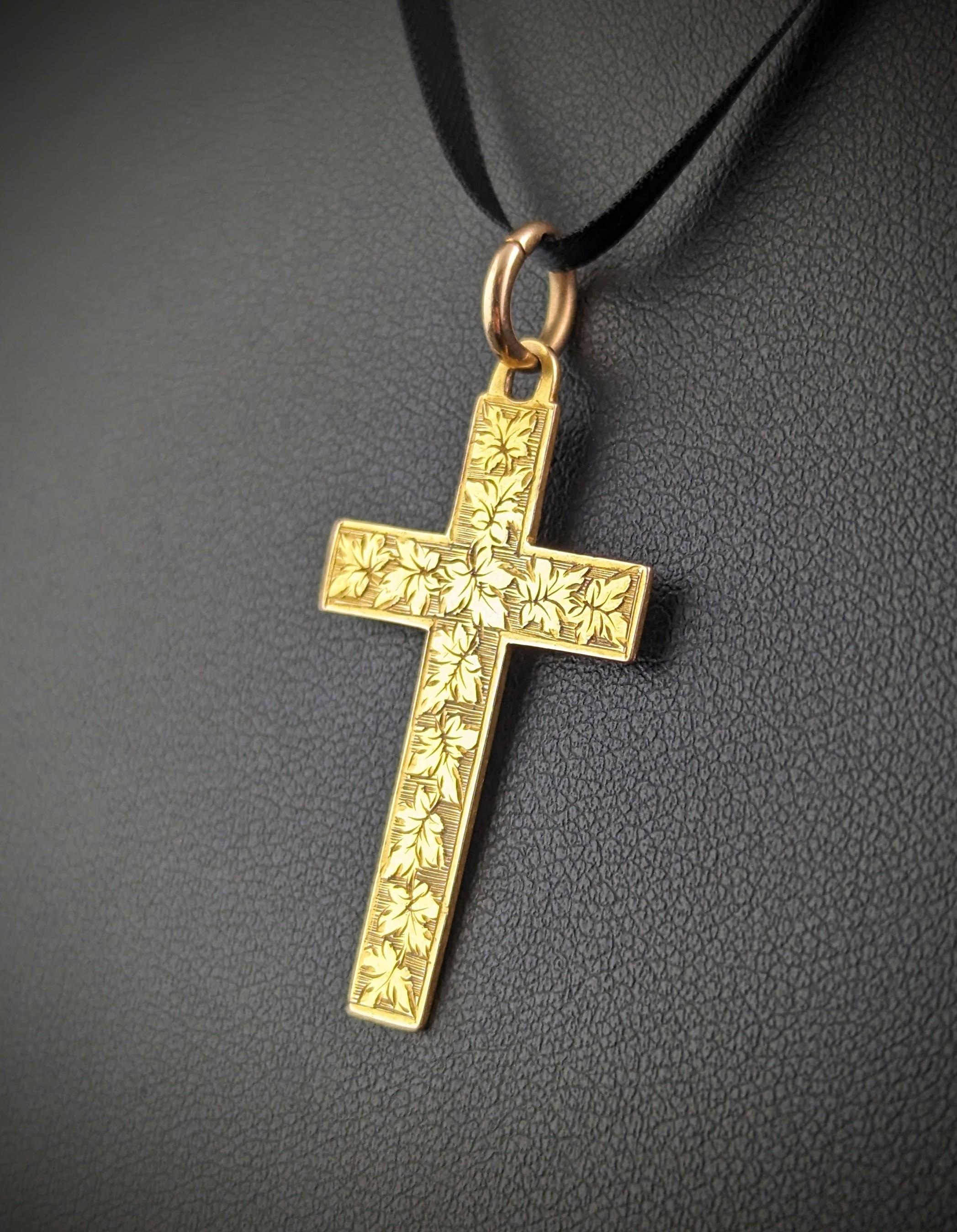 Antique 9k gold cross pendant, Victorian, engraved  For Sale 4
