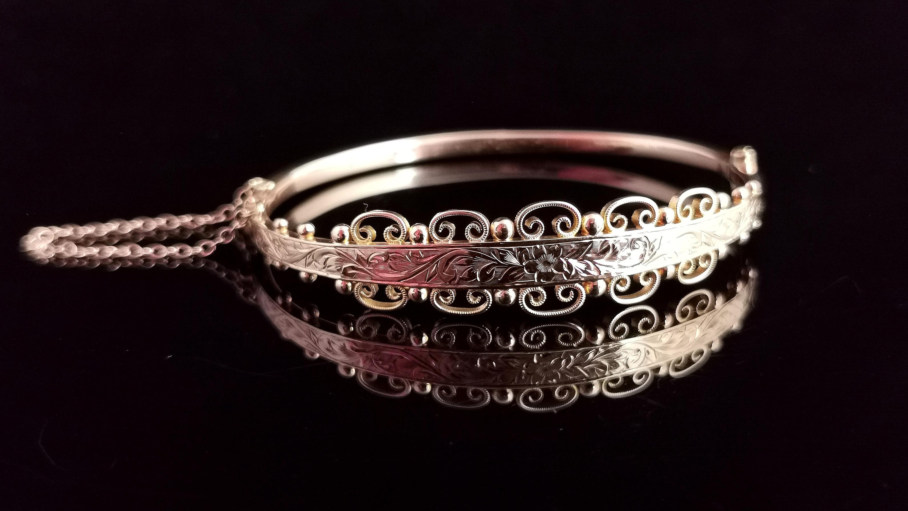 Antique 9k Gold Engraved Bangle, Edwardian In Good Condition For Sale In NEWARK, GB