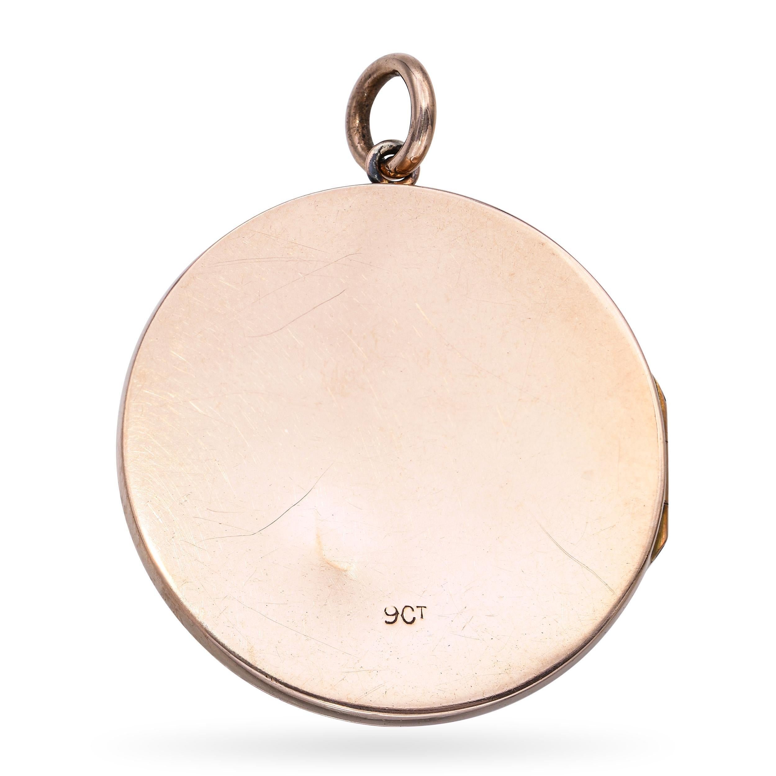 Beautiful antique 9ct rose gold round locket featuring the crowned Irish harp and the motto “Quis Separabit” )“Who will separate us?”) in black enamel. The raised harp and banner detailing give the piece striking depth and dimension, while the