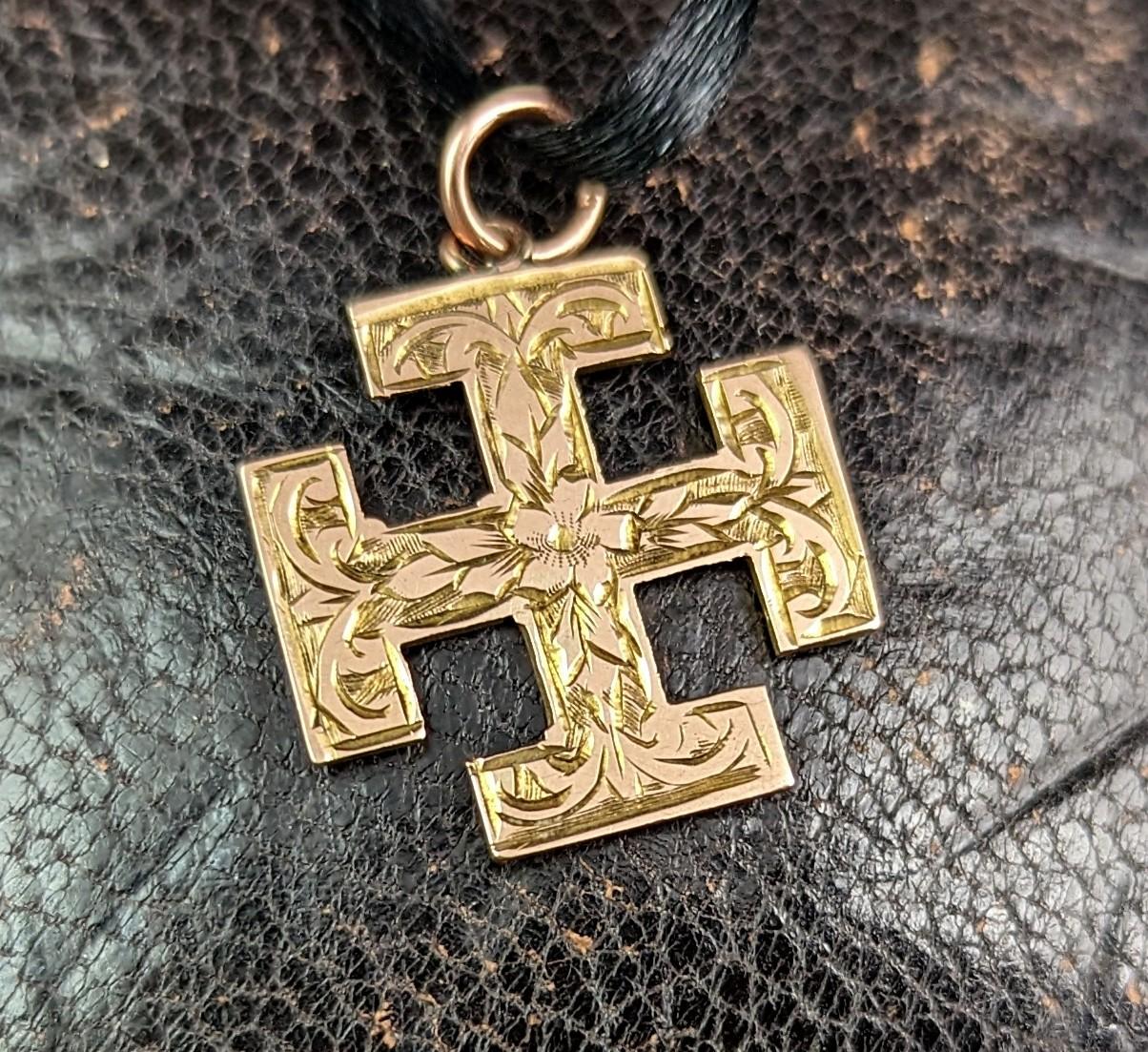 18k gold jerusalem cross pendant