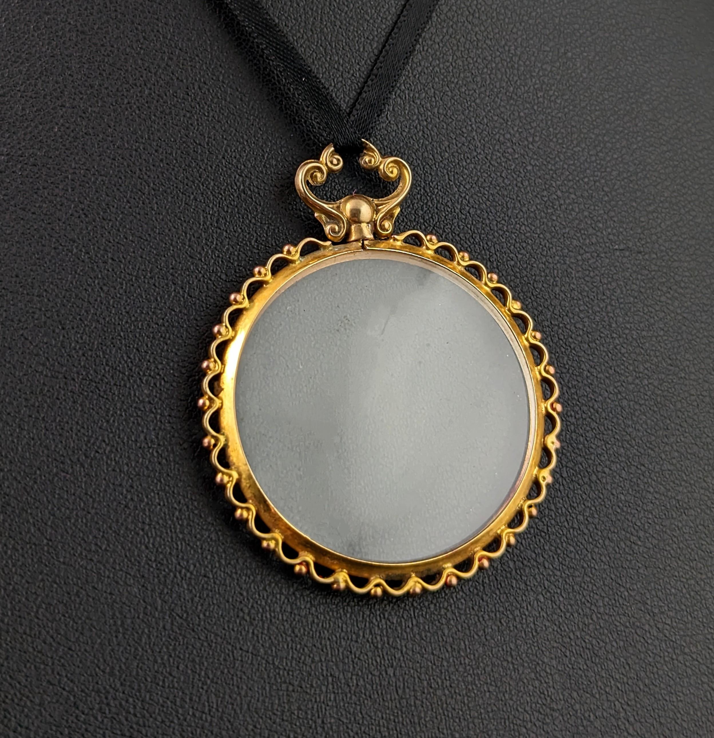 This is a truly beautiful and special locket.

What makes it special is that it is fully hallmarked with the elusive Glasgow hallmark.

Pieces with the Glasgow hallmark are always harder to find and highly sought after so to come across such a