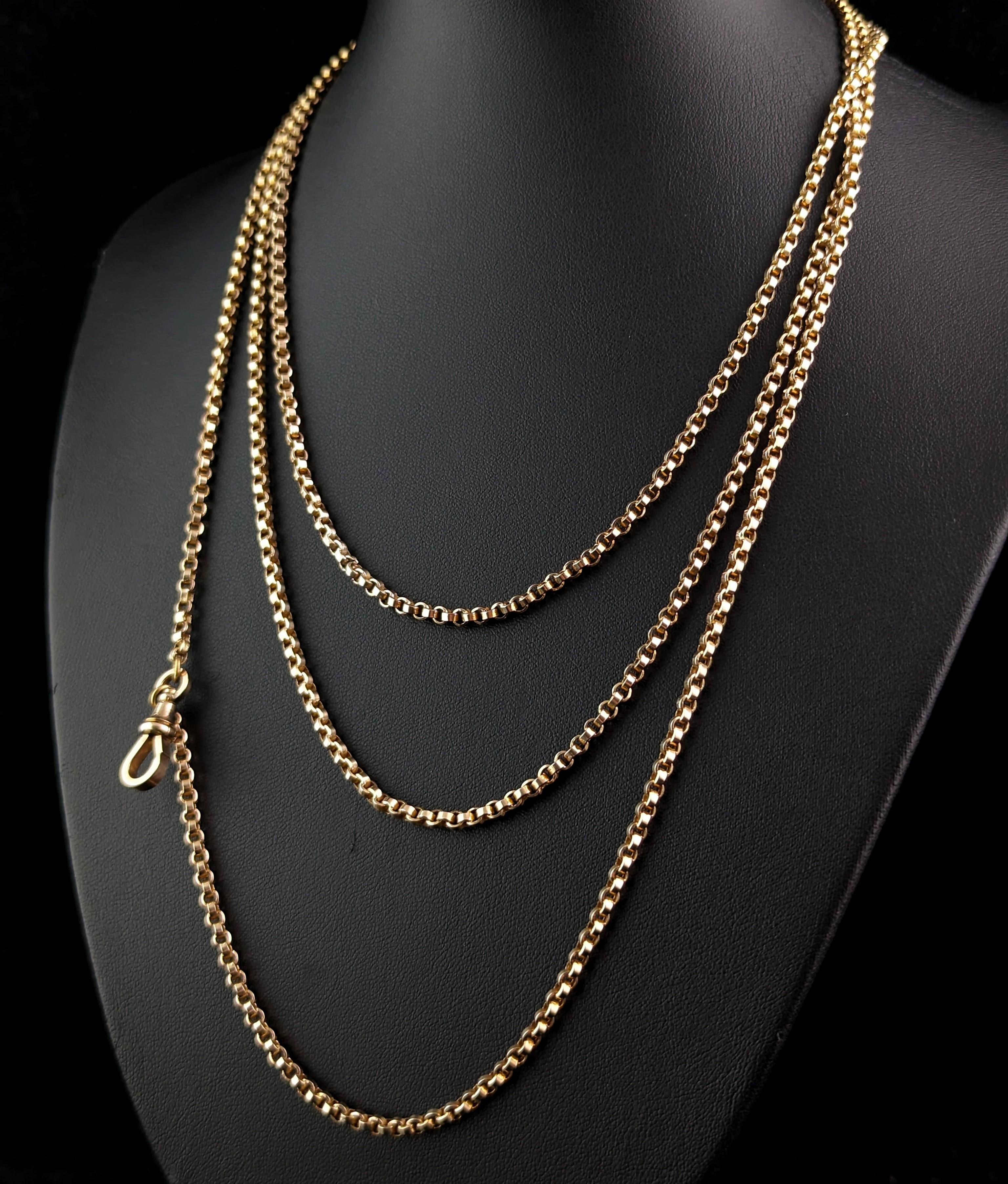 We love a good longuard chain here, such a versatile and wearable piece of jewellery, this antique 9ct gold one is no exception.

You really can't go wrong with a good long chain as they can be worn in so many ways and adorned with so many different