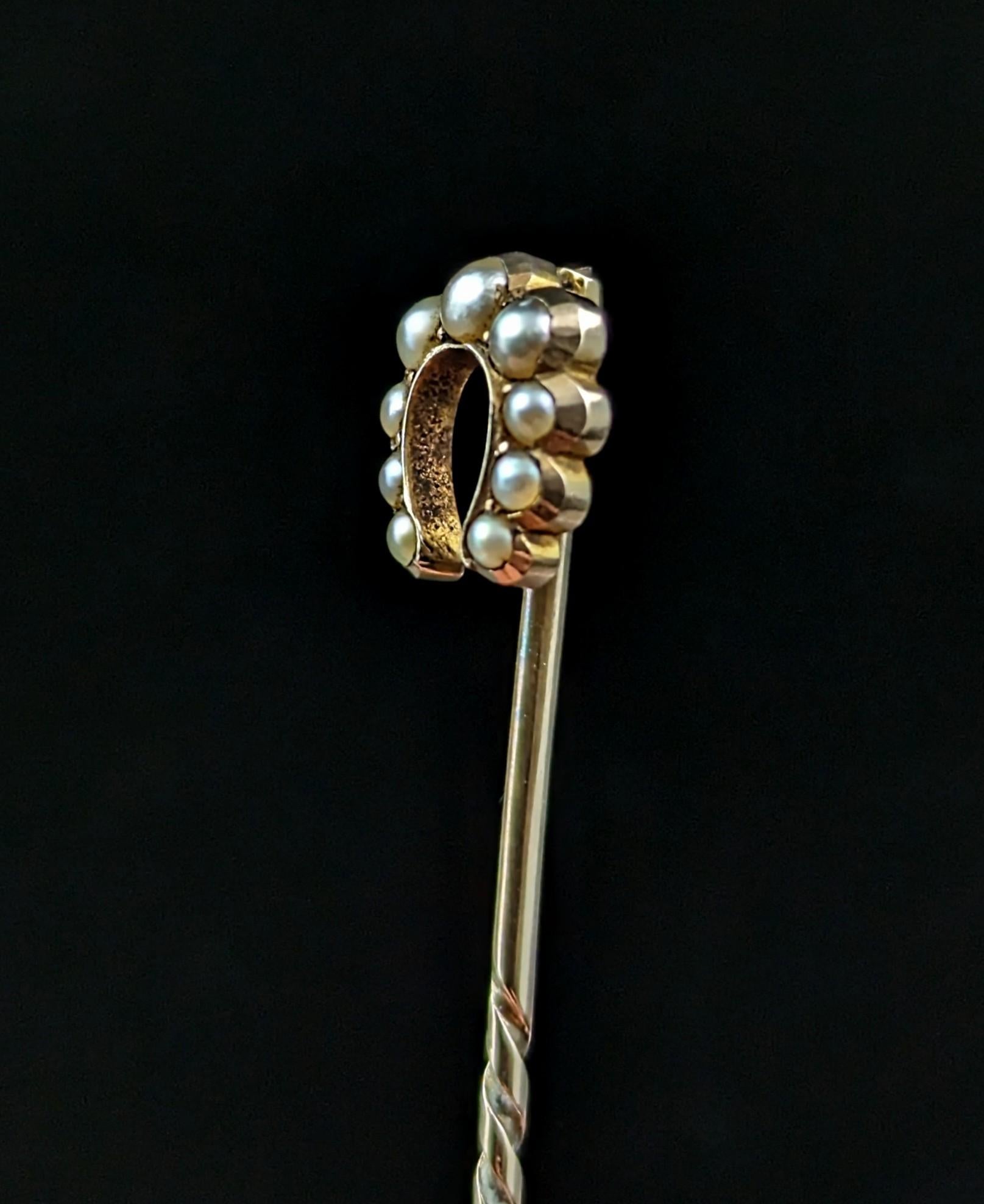 Antique 9k gold Pearl lucky horseshoe stick pin  In Good Condition In NEWARK, GB