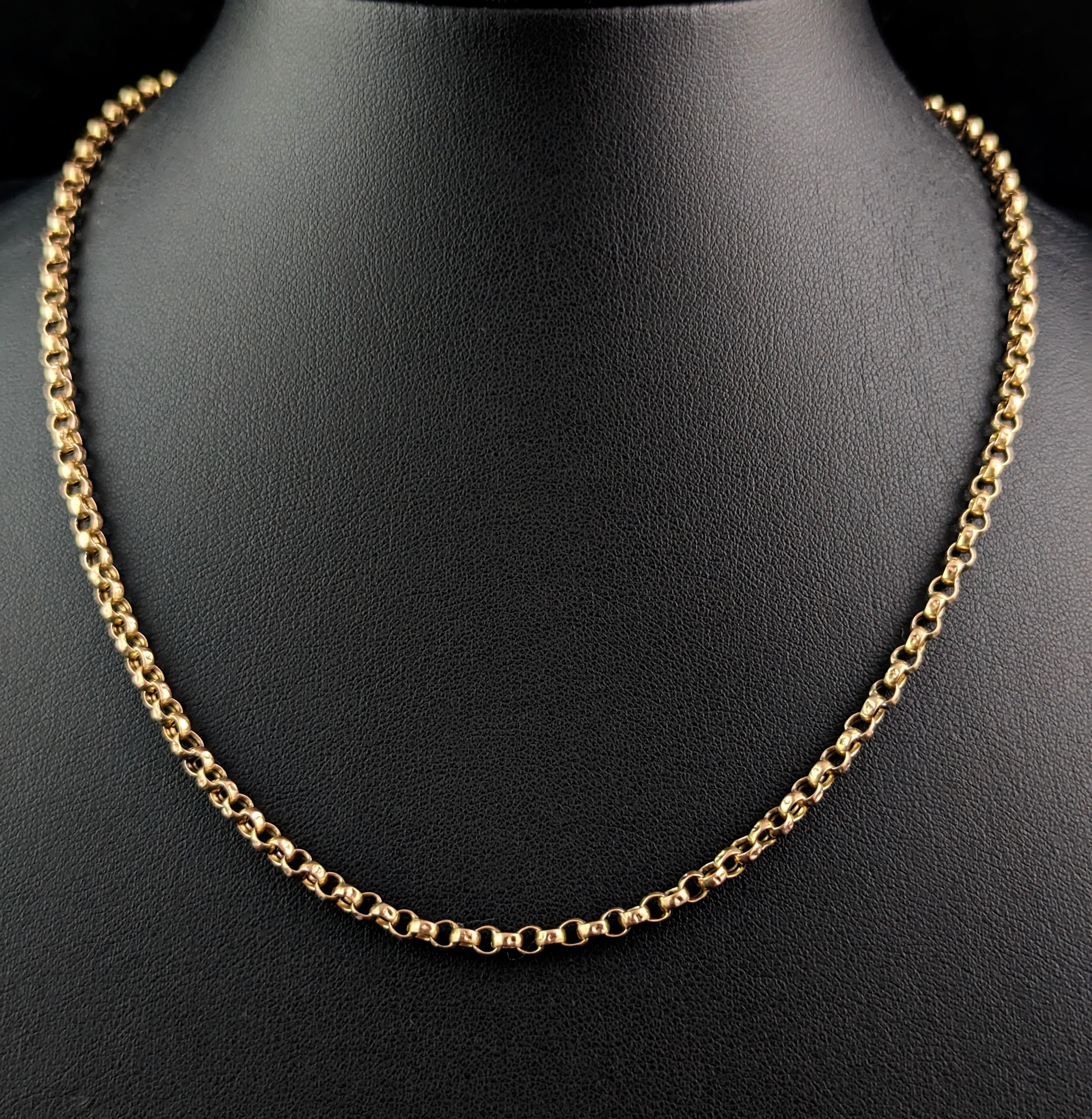 A beautiful antique, Edwardian era 9ct yellow gold Belcher or rolo link chain necklace.

Rich gold links with a pretty rolo or Belcher design, this classic beauty is a nice wearable length.

Perfect for adding your favourite charms, pendants or