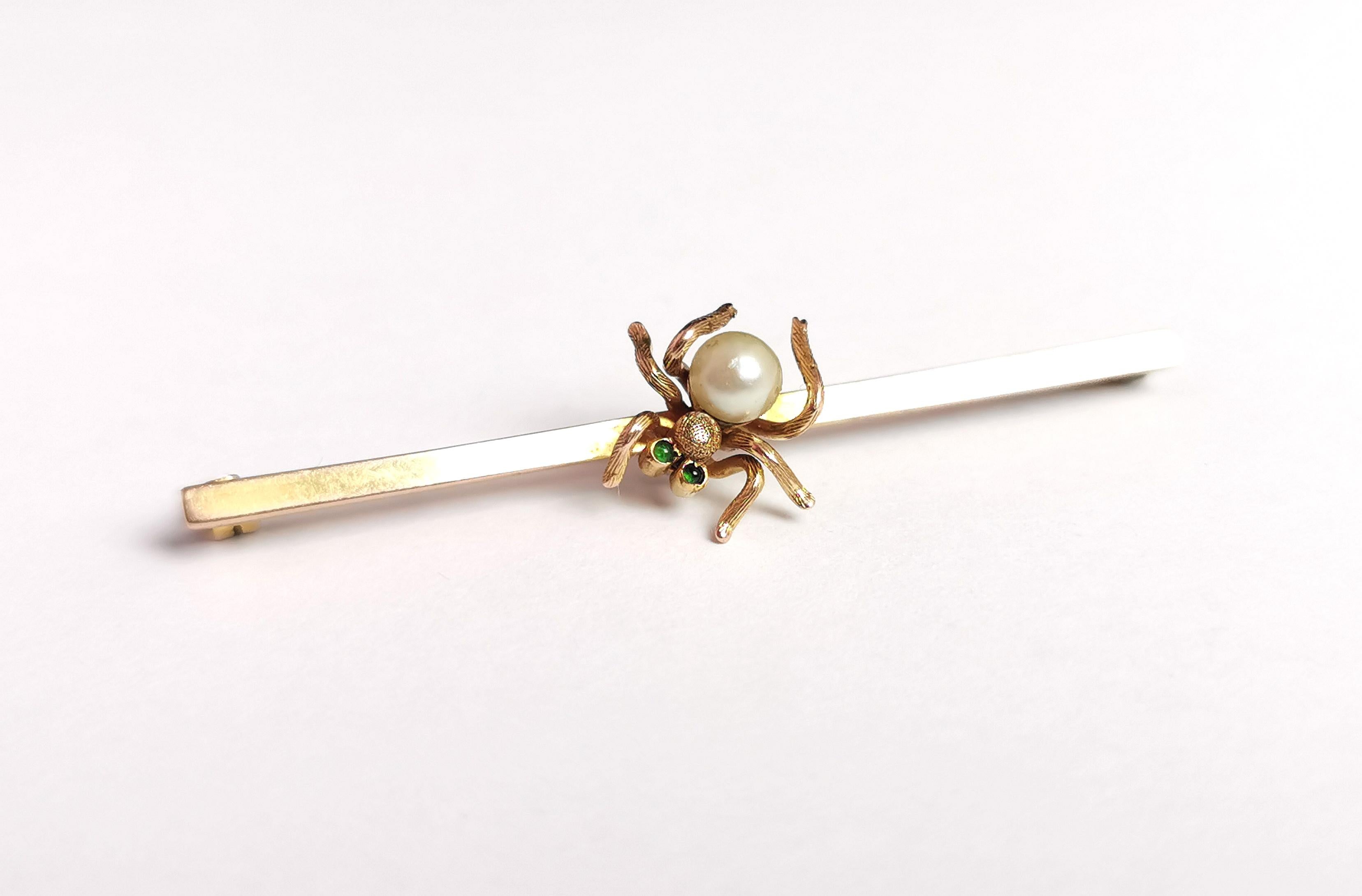 Broche araignée ancienne en or 9 carats, grenat démantoïde et perle, style édouardien en vente 8