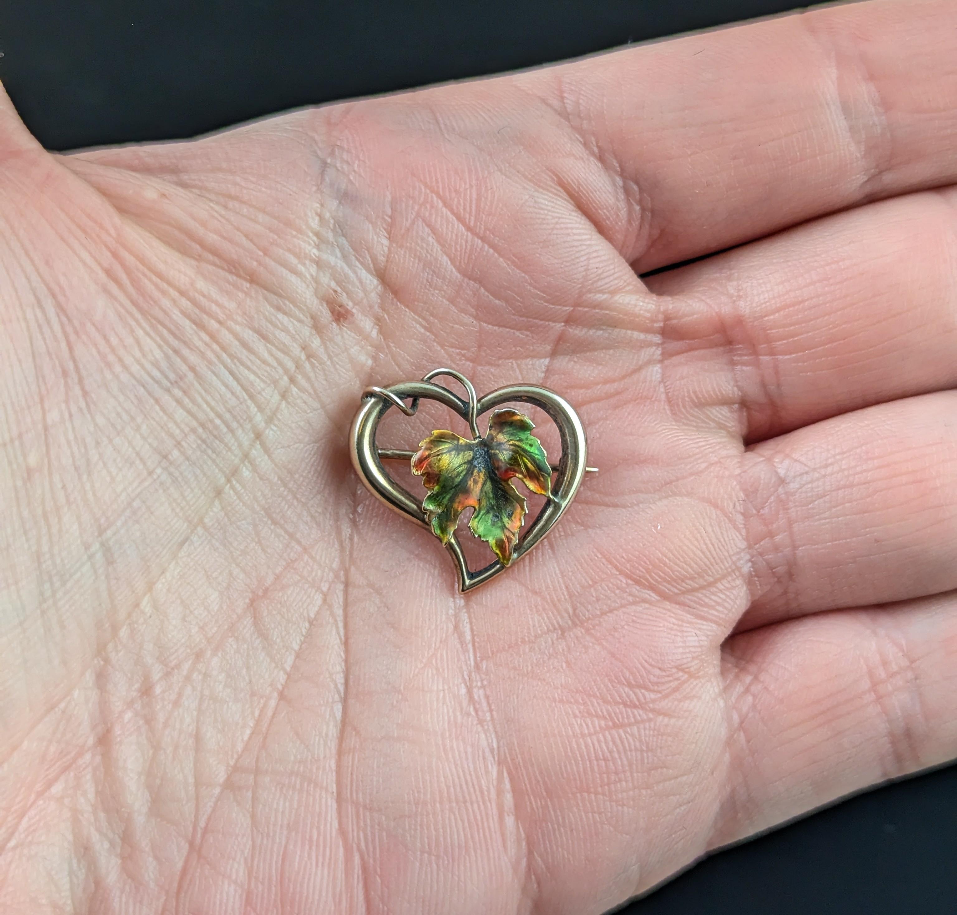 Antique 9k gold Witches heart brooch, maple leaf, enamel For Sale 4