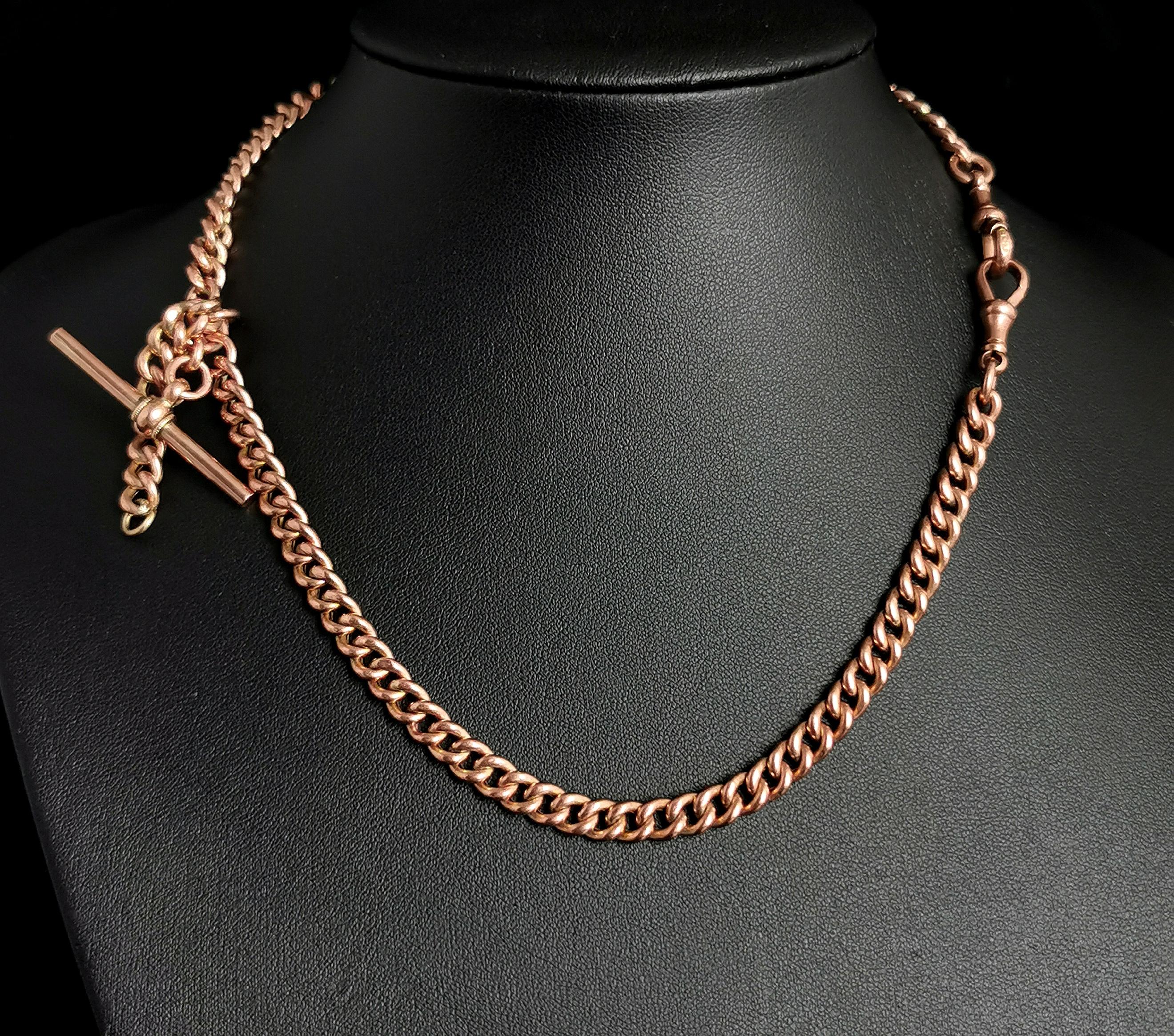 A handsome antique, Edwardian era 9ct Rose gold Albert chain.

It is a double Albert chain lightly graduating in width with a short extension chain near the t bar for adding a fob or pendant.

It has gorgeous chunky, hollow curb links with a rich