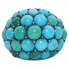 Anillo antiguo en forma de cúpula con racimo de turquesas rematado en plata y oro rosa de 9k