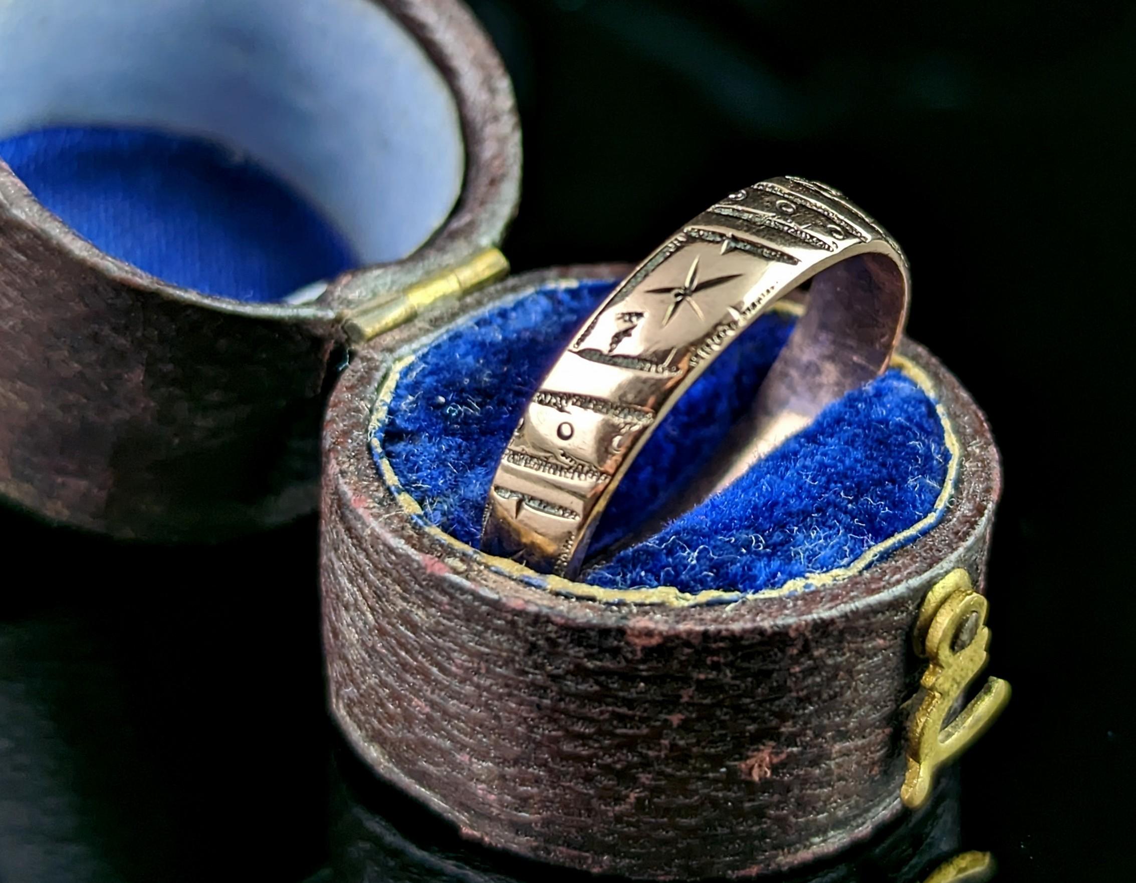 Antiker Ring aus 9 Karat Roségold mit Gravur, viktorianisch (Viktorianisch)