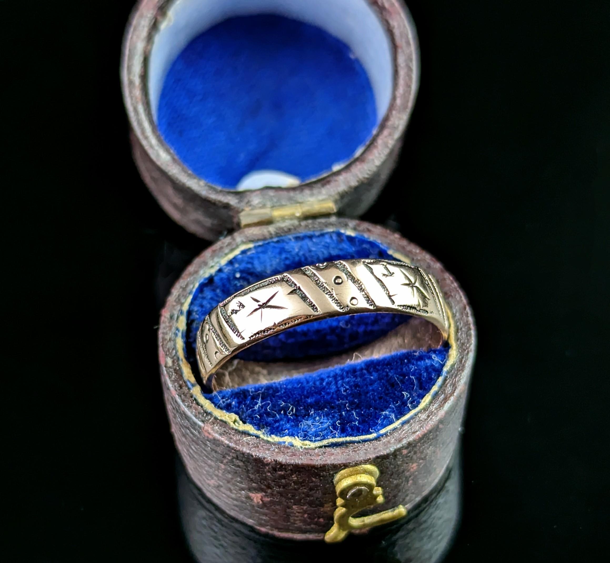 Antiker Ring aus 9 Karat Roségold mit Gravur, viktorianisch im Zustand „Relativ gut“ in NEWARK, GB