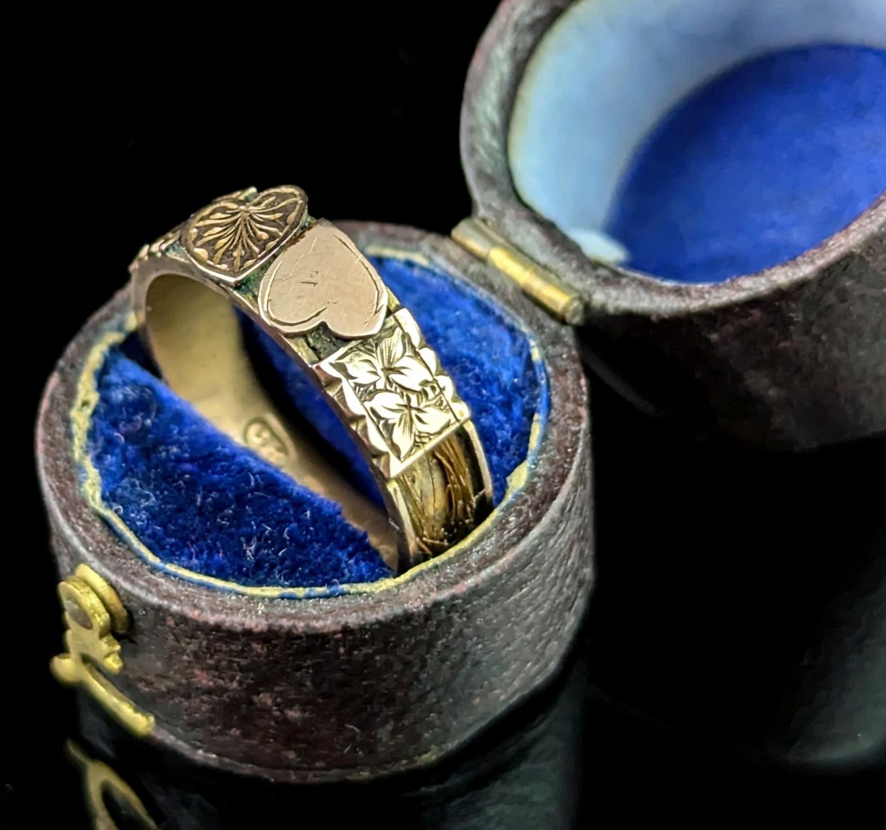 Antique 9k rose gold mourning ring, Double hearts, Hairwork In Fair Condition In NEWARK, GB