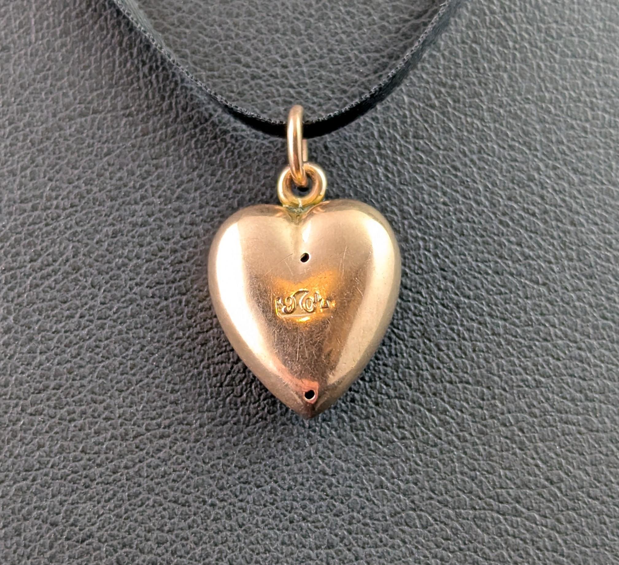 Antico ciondolo a cuore gonfio in oro rosa 9k, perla In condizioni buone in vendita a NEWARK, GB